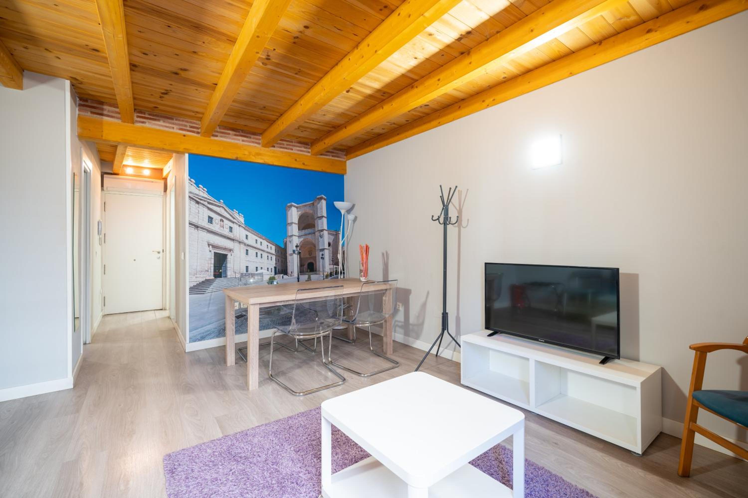 Apartamentos GO - Leopoldo Cano Center