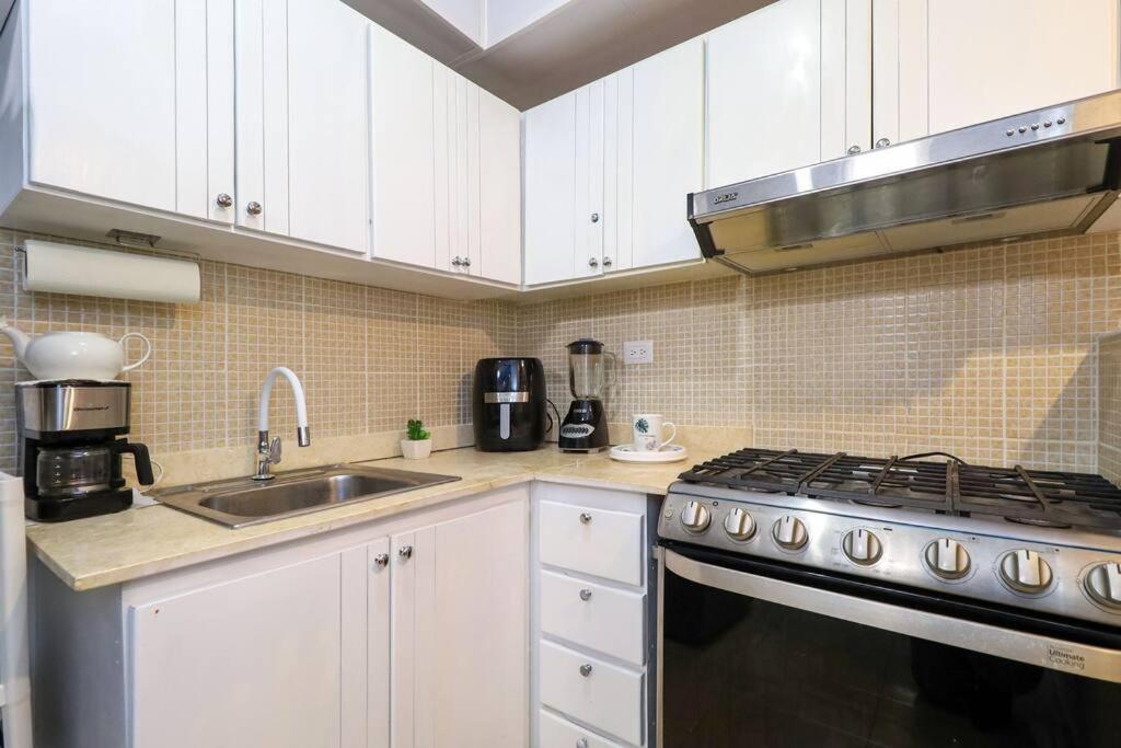 Cozy apt near the beach/airport view 5