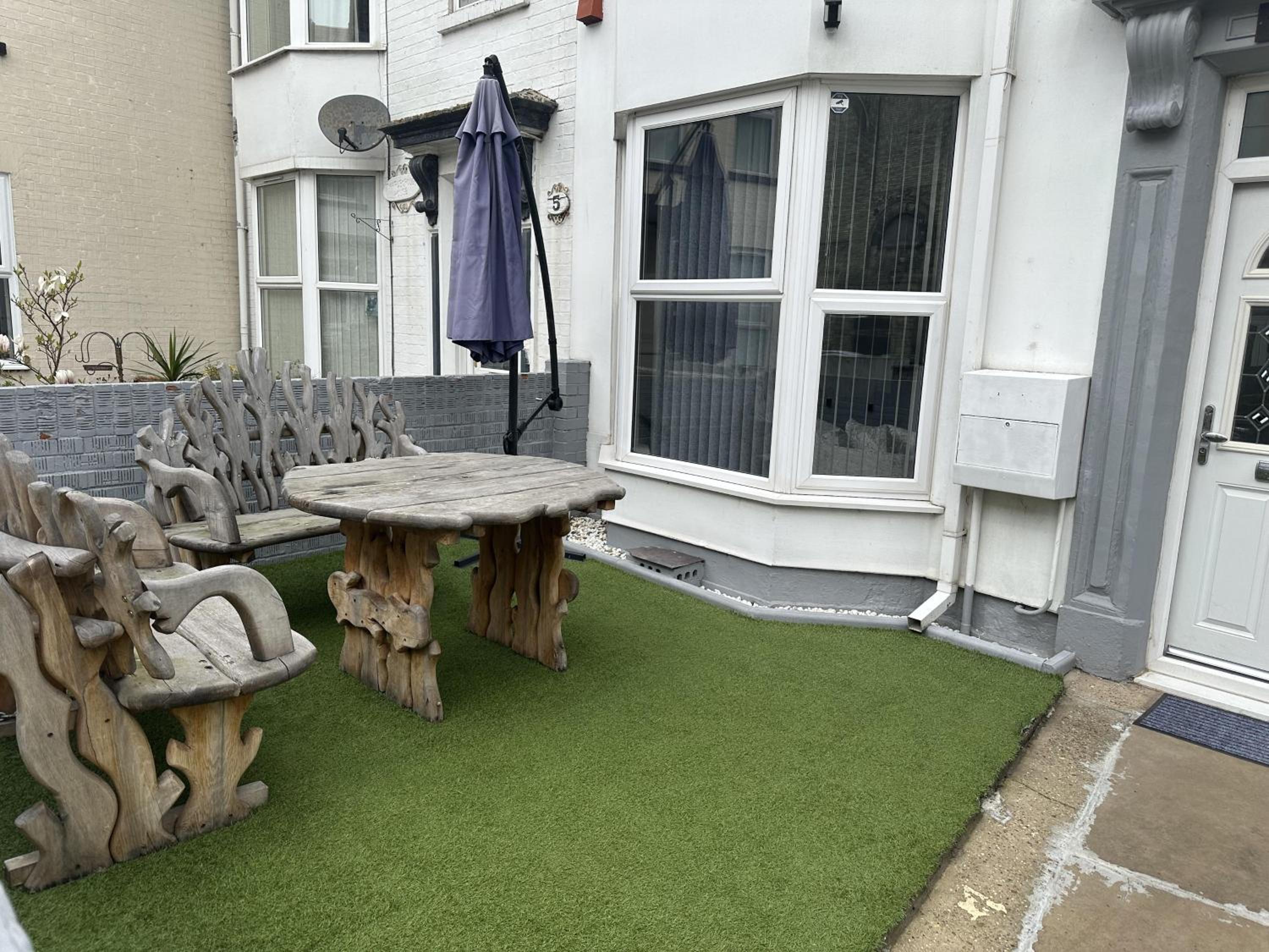 House - Sleeps 6 - Garden - Seaside - Pet Friendly