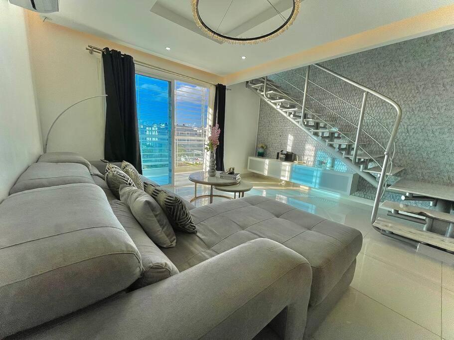 Penthouse familiar