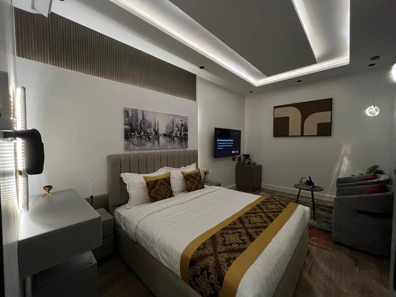 Boulevard Studio Private and Self Entry