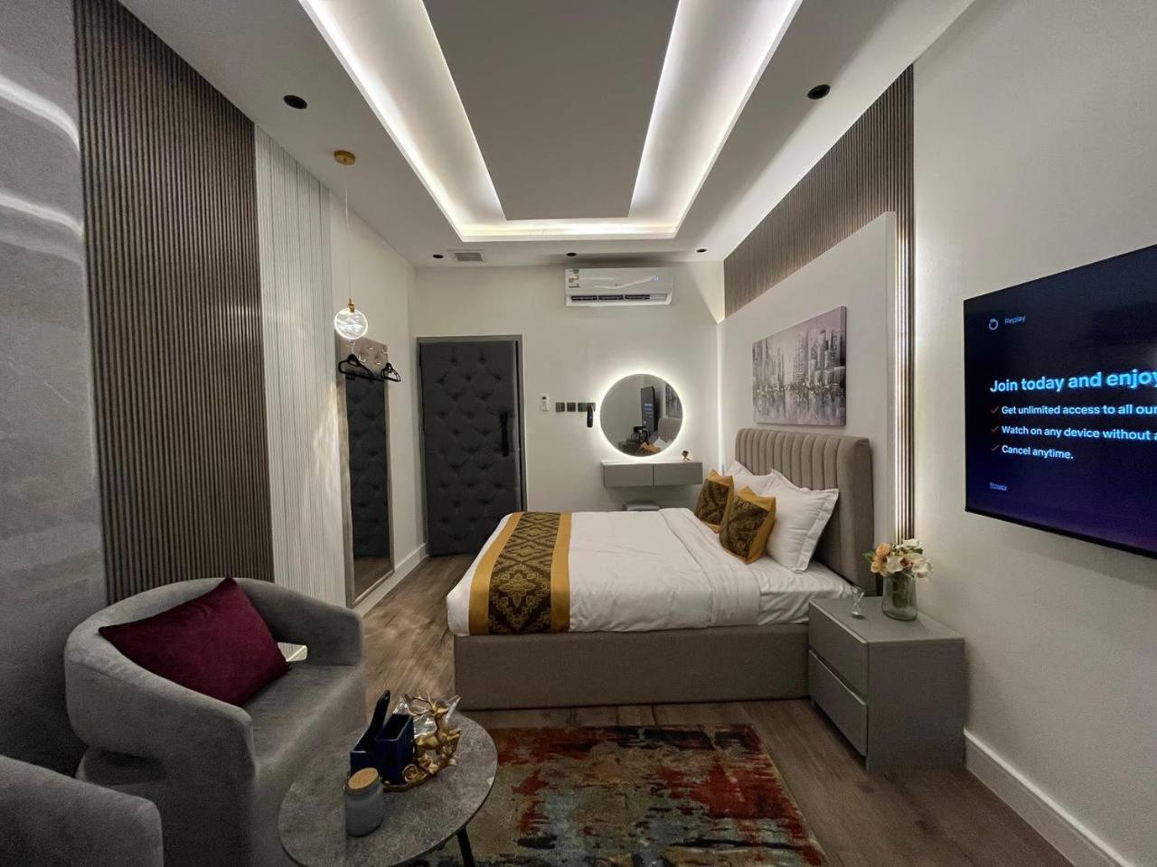 Boulevard Studio Private and Self Entry