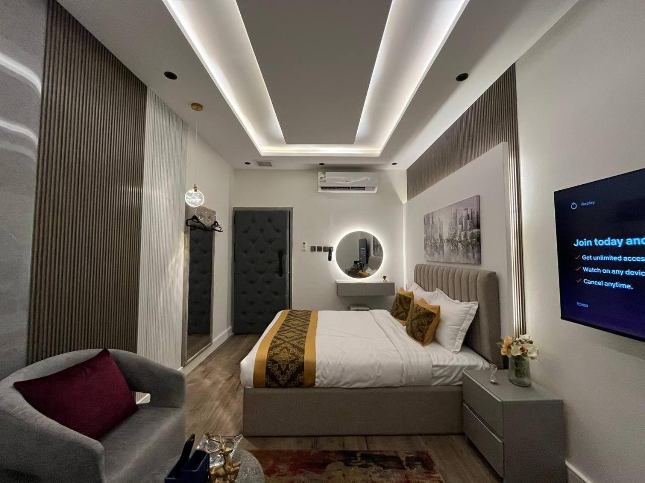 Boulevard Studio Private and Self Entry
