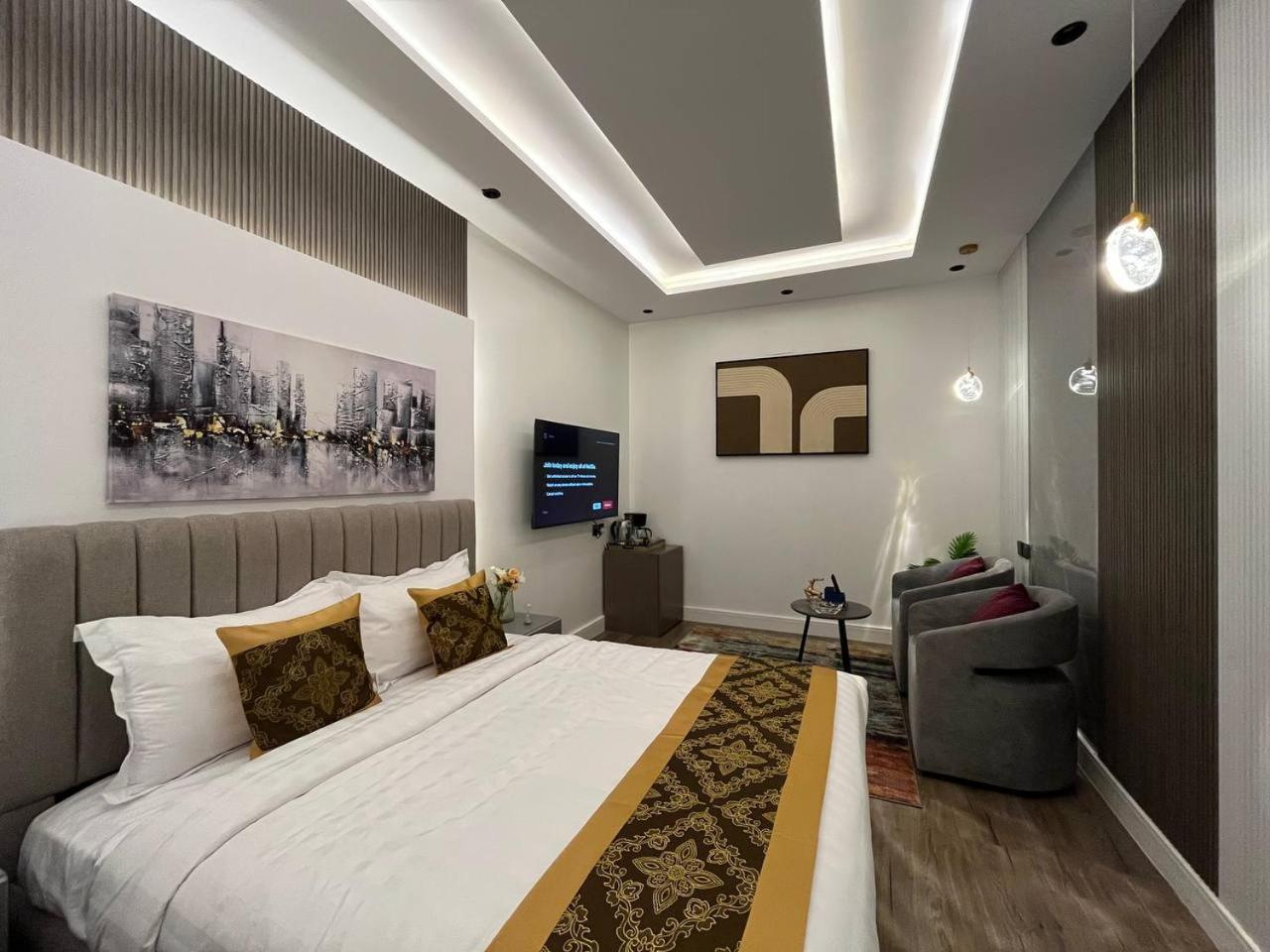 Boulevard Studio Private and Self Entry