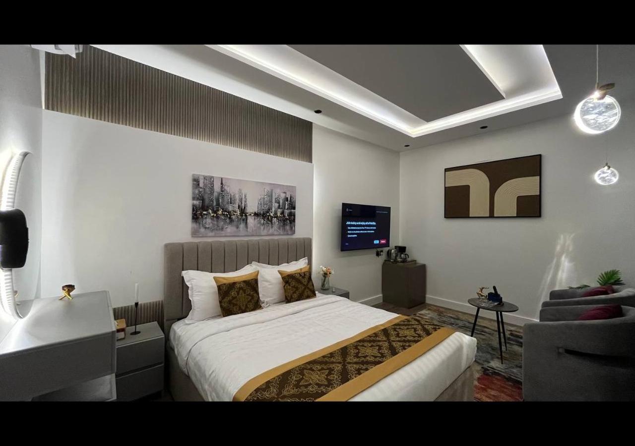 Boulevard Studio Private and Self Entry