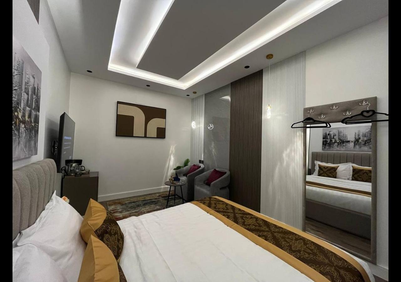 Boulevard Studio Private and Self Entry