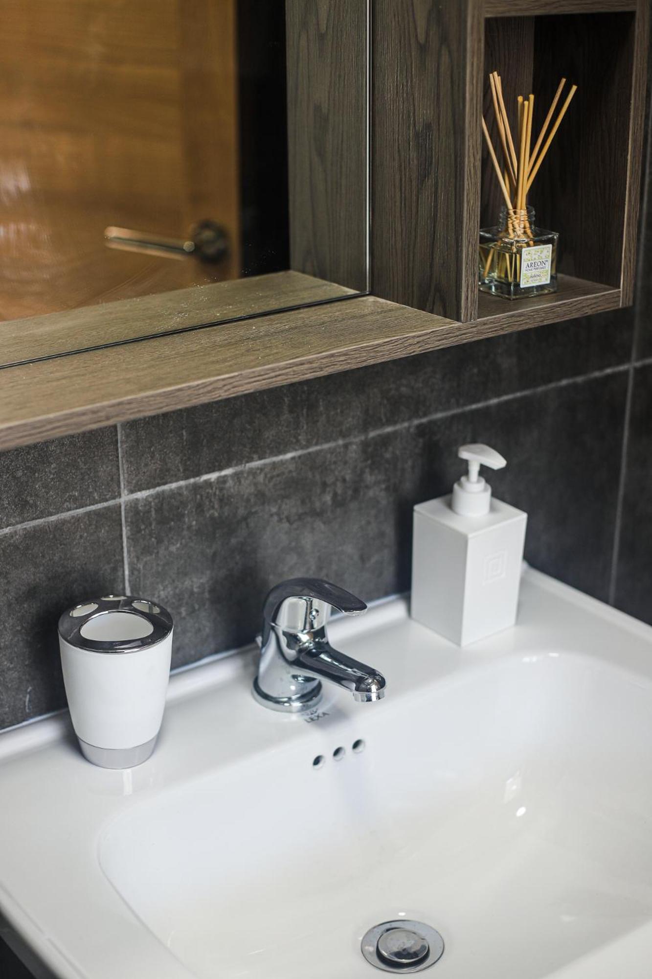 Modern Bedroom with own Bathroom and Balcony Best Area St Julians - 3 mins Seafront - shared common area photo 5