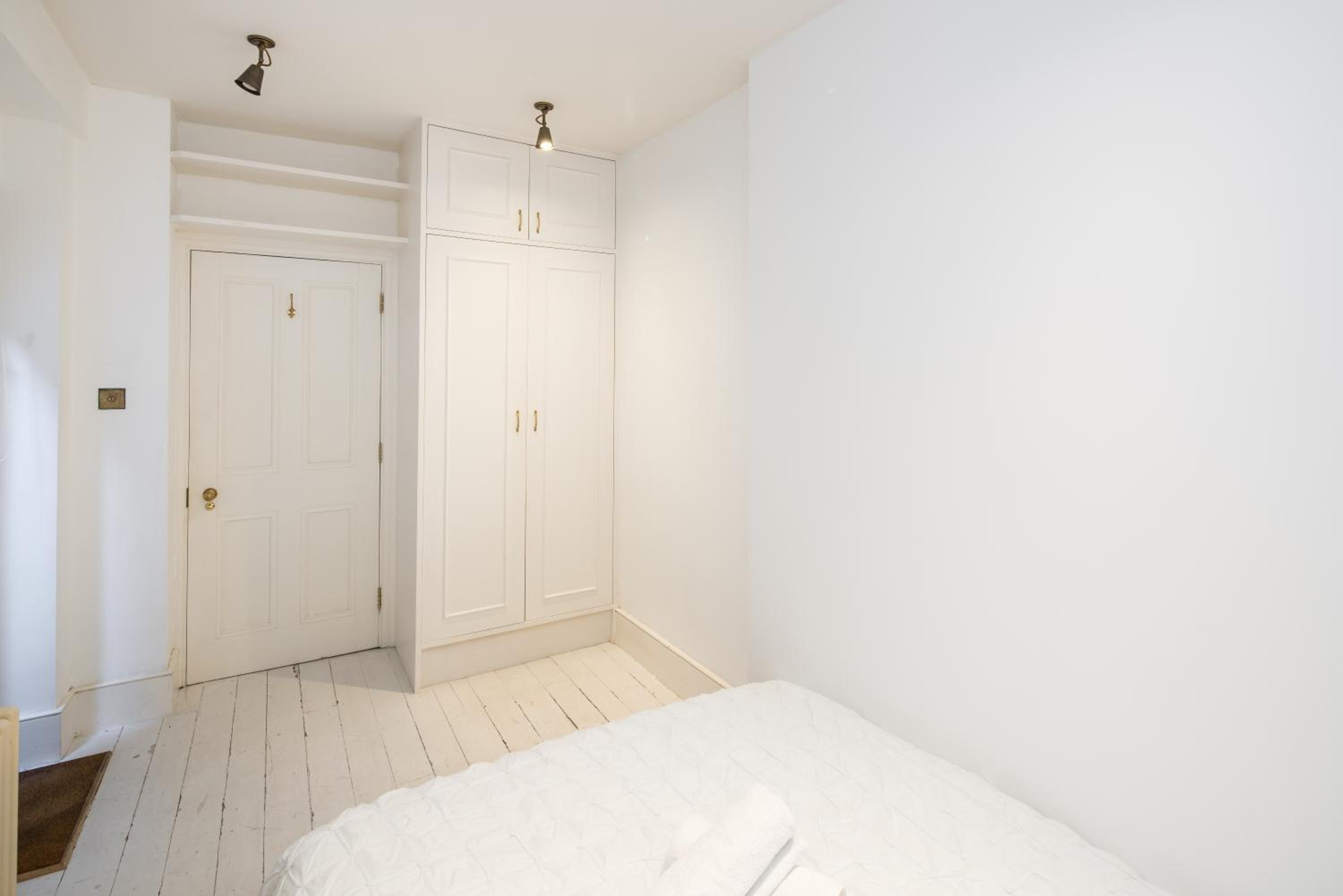 Charming 2-Bed Flat in the heart of Nottinghill - Steps from Portobello Rd Market and NottingHill Bookshop