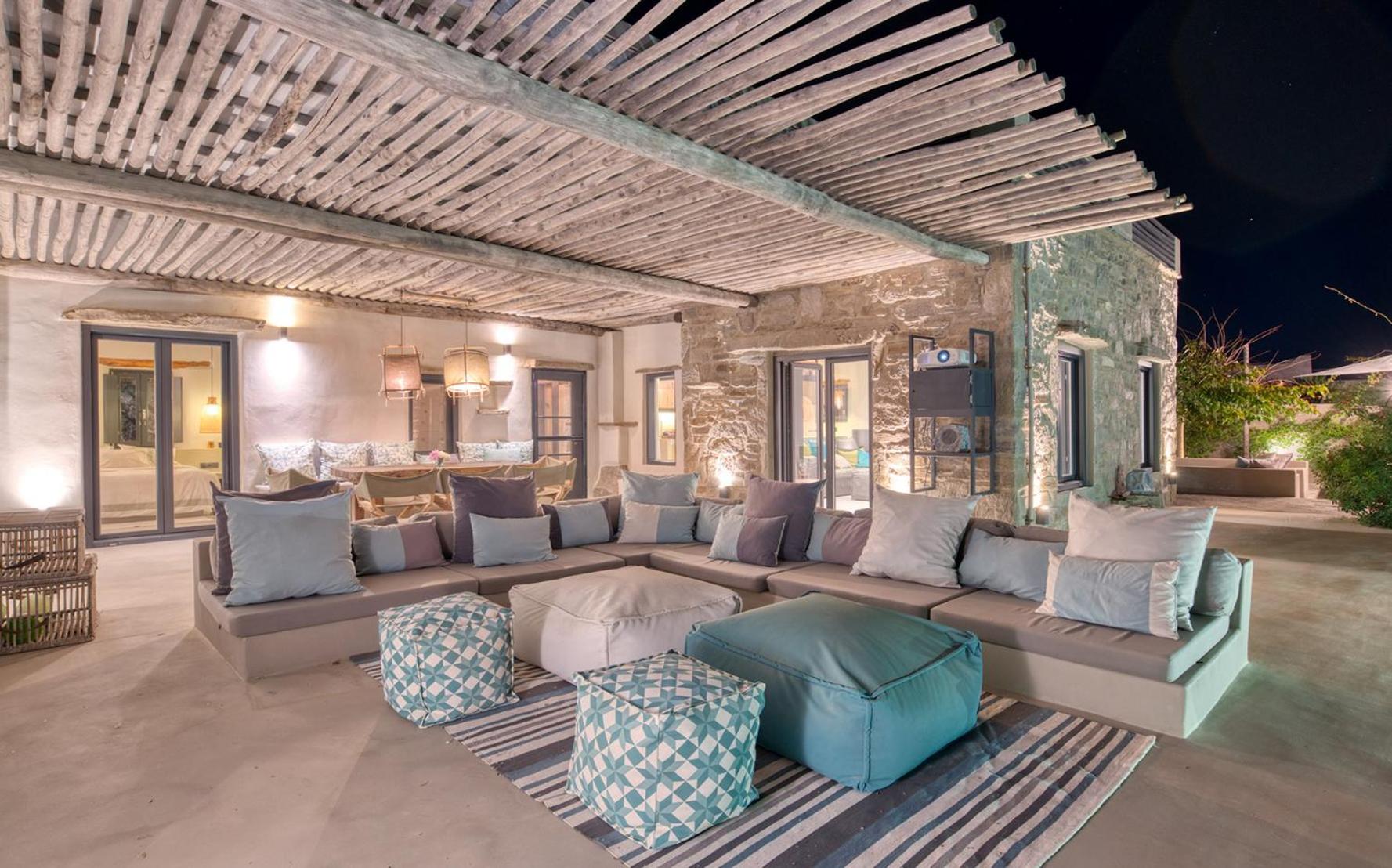 Einzigartige Villa in Paros mit Jacuzzi und Strandzugang view 3