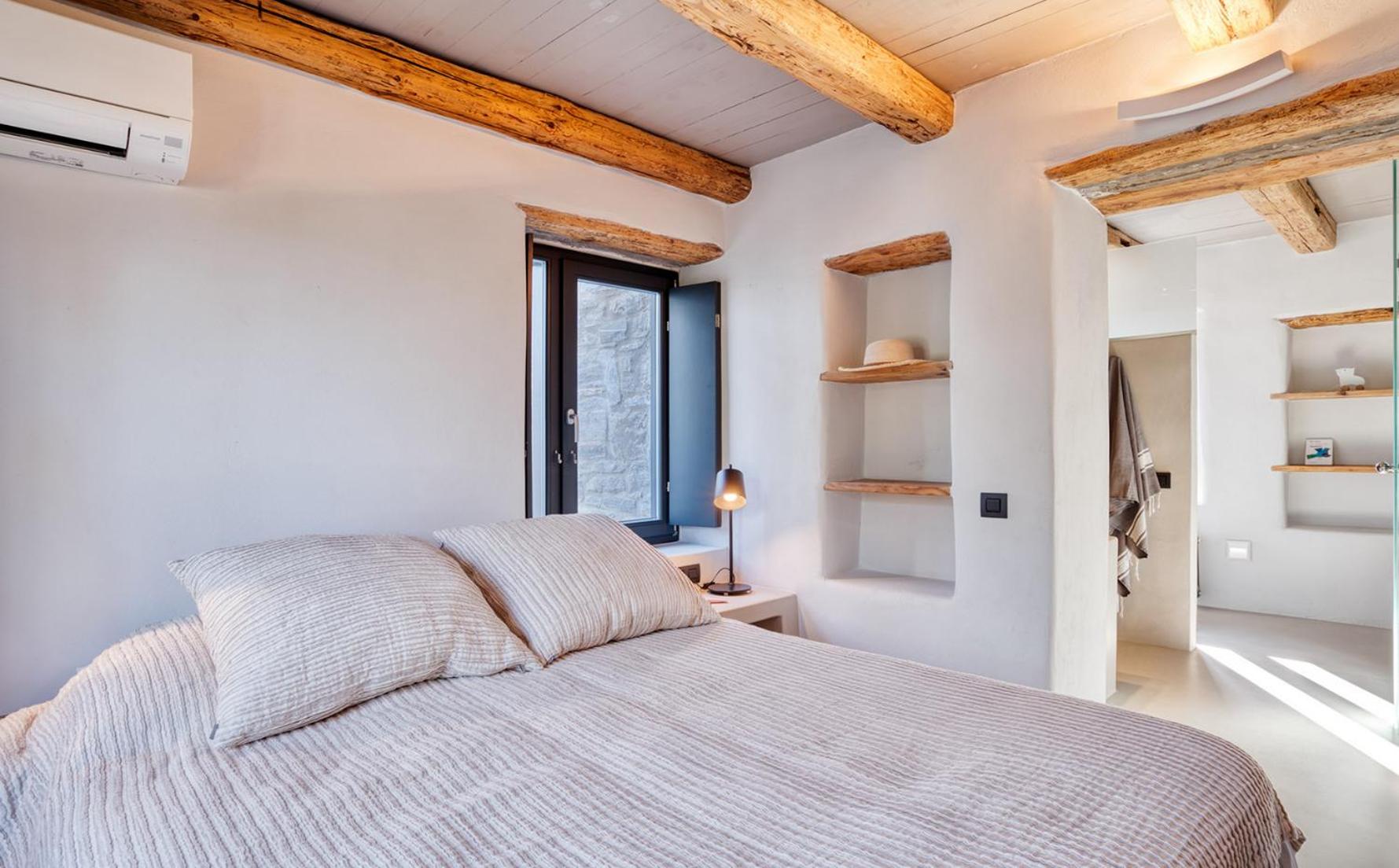 Einzigartige Villa in Paros mit Jacuzzi und Strandzugang view 5