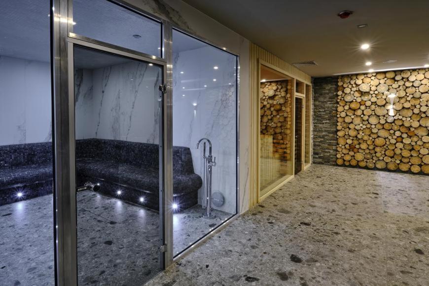 JUMP to Bansko LUXURY STUDIO in SPA resort incl wellness