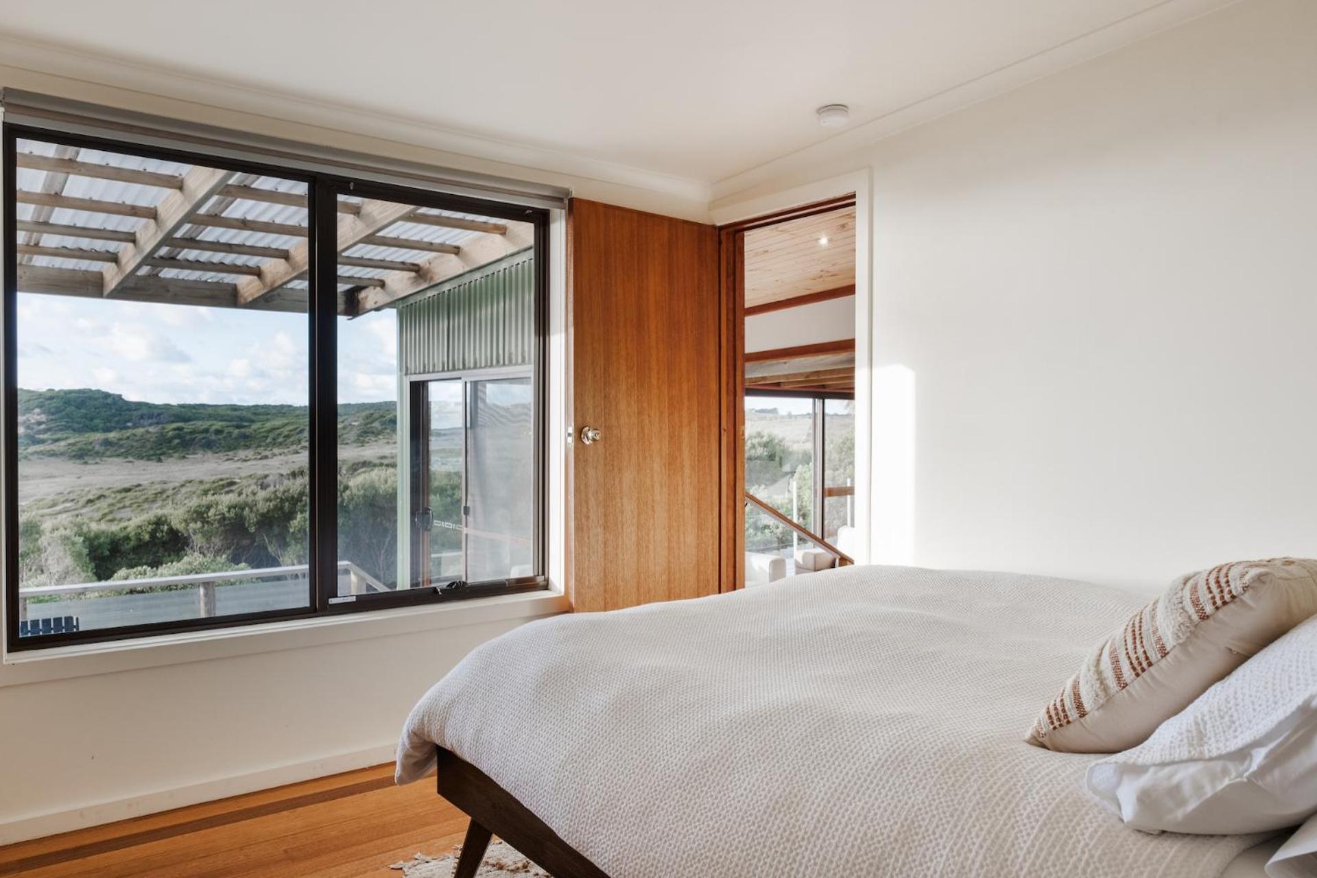 Buttons By The Beach - beach house on King Island