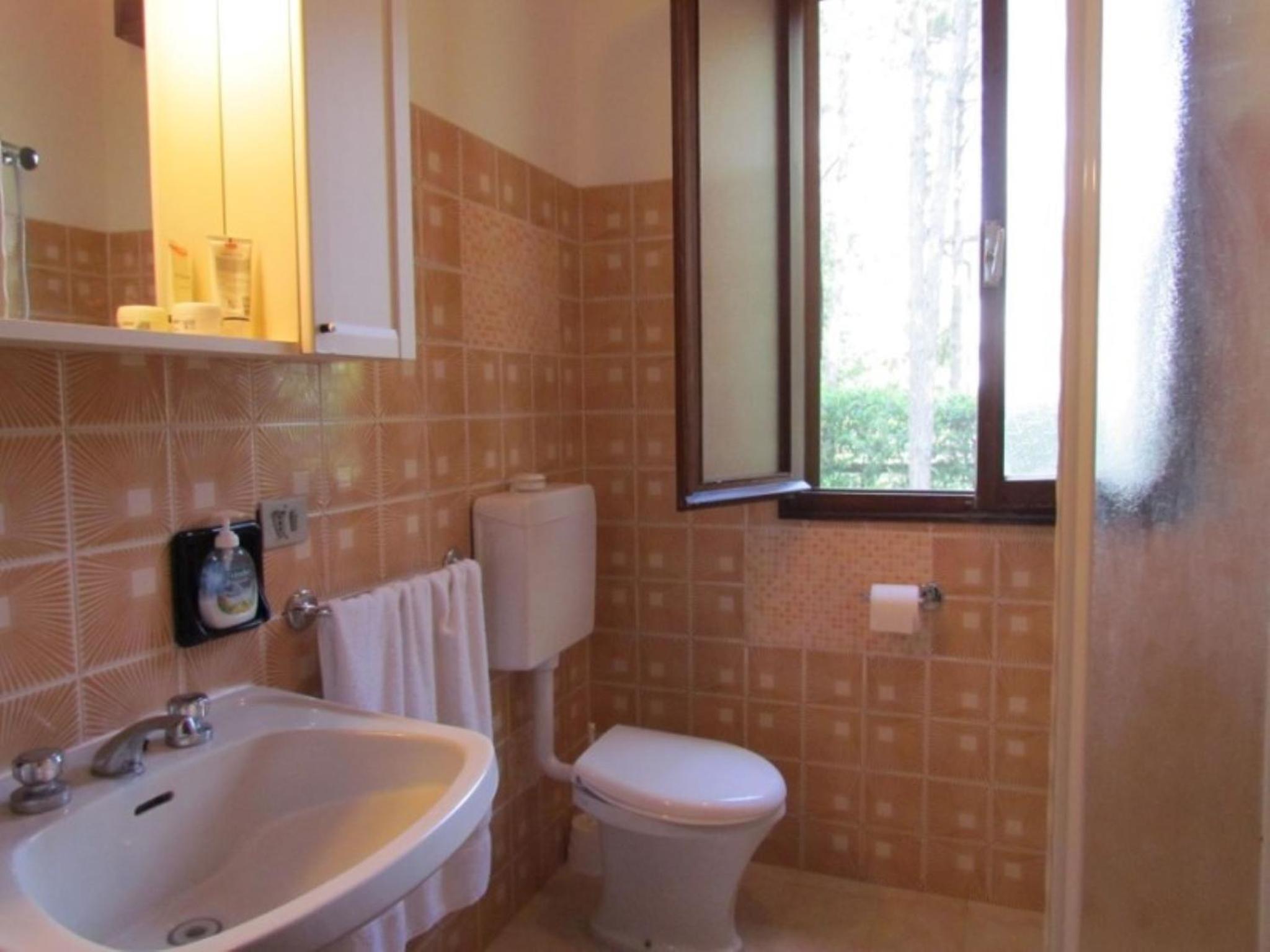Charming apartment with fenced garden view 4