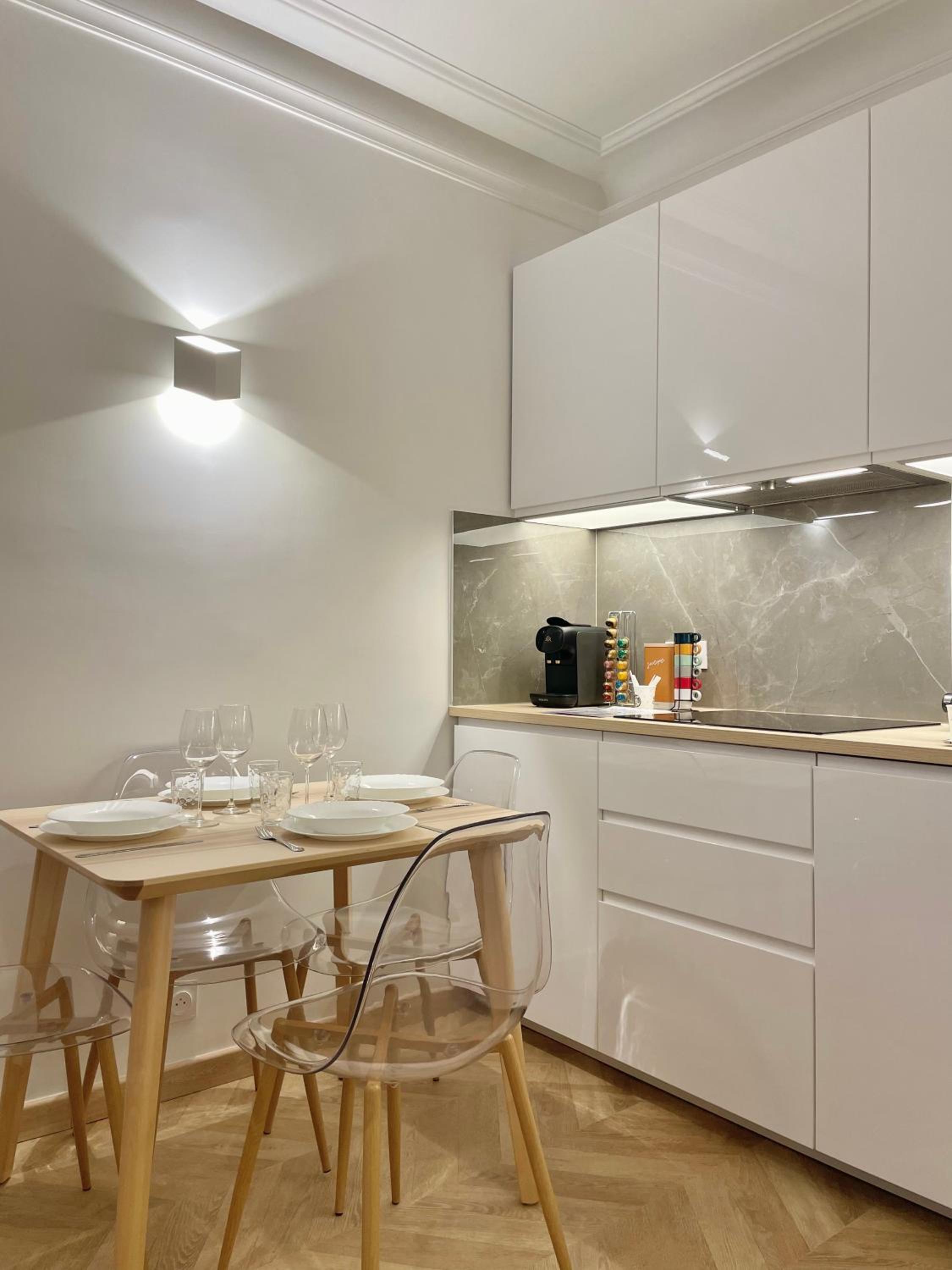 PARIS-ALESIA Super appartement 2 pièces de 39m2 - très cosy pour 1 - 5 personnes totalement refait à NEUF -ENTIRE APARTMENT LUXURIOUS AND WARM -PARIS ALESI