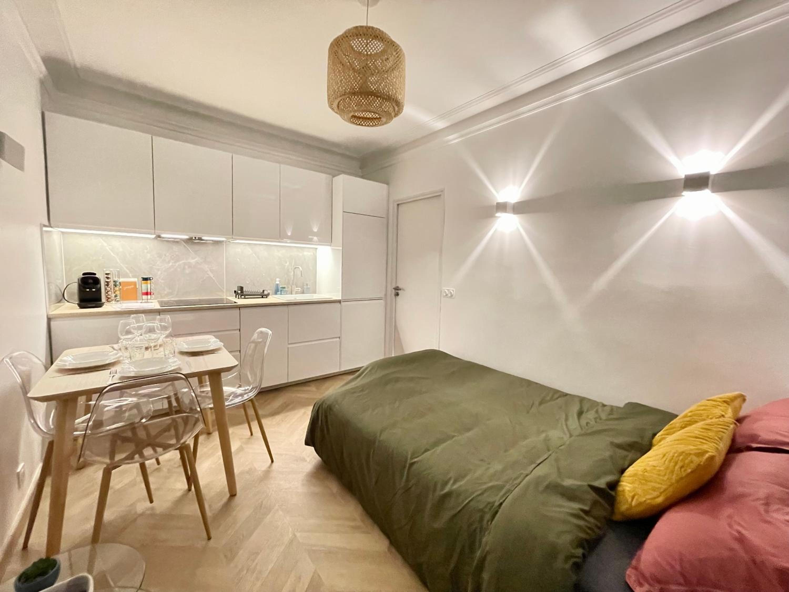 PARIS-ALESIA Super appartement 2 pièces de 39m2 - très cosy pour 1 - 5 personnes totalement refait à NEUF -ENTIRE APARTMENT LUXURIOUS AND WARM -PARIS ALESI