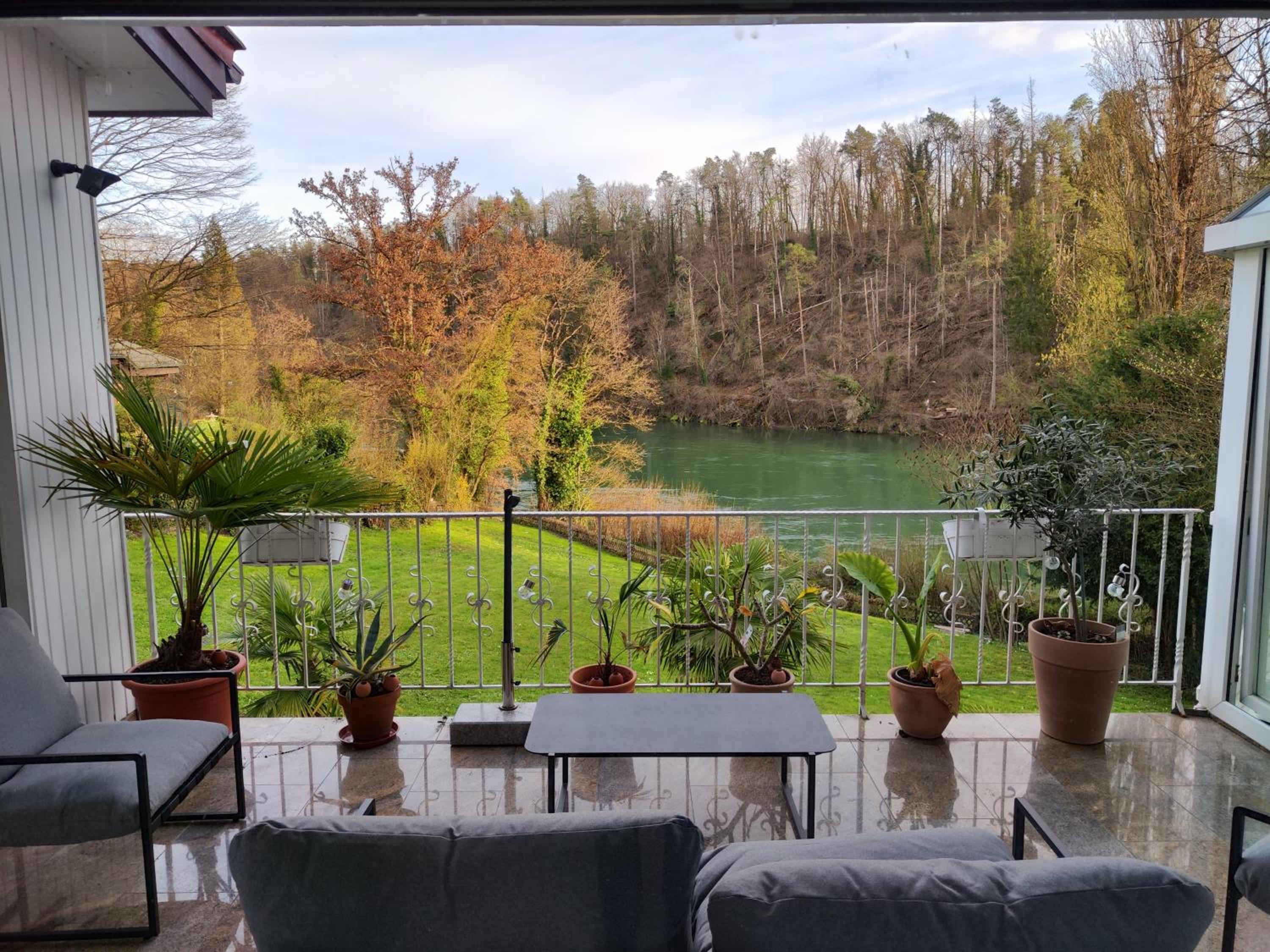 Villa Rheinblick - Riverside Gem near Zurich