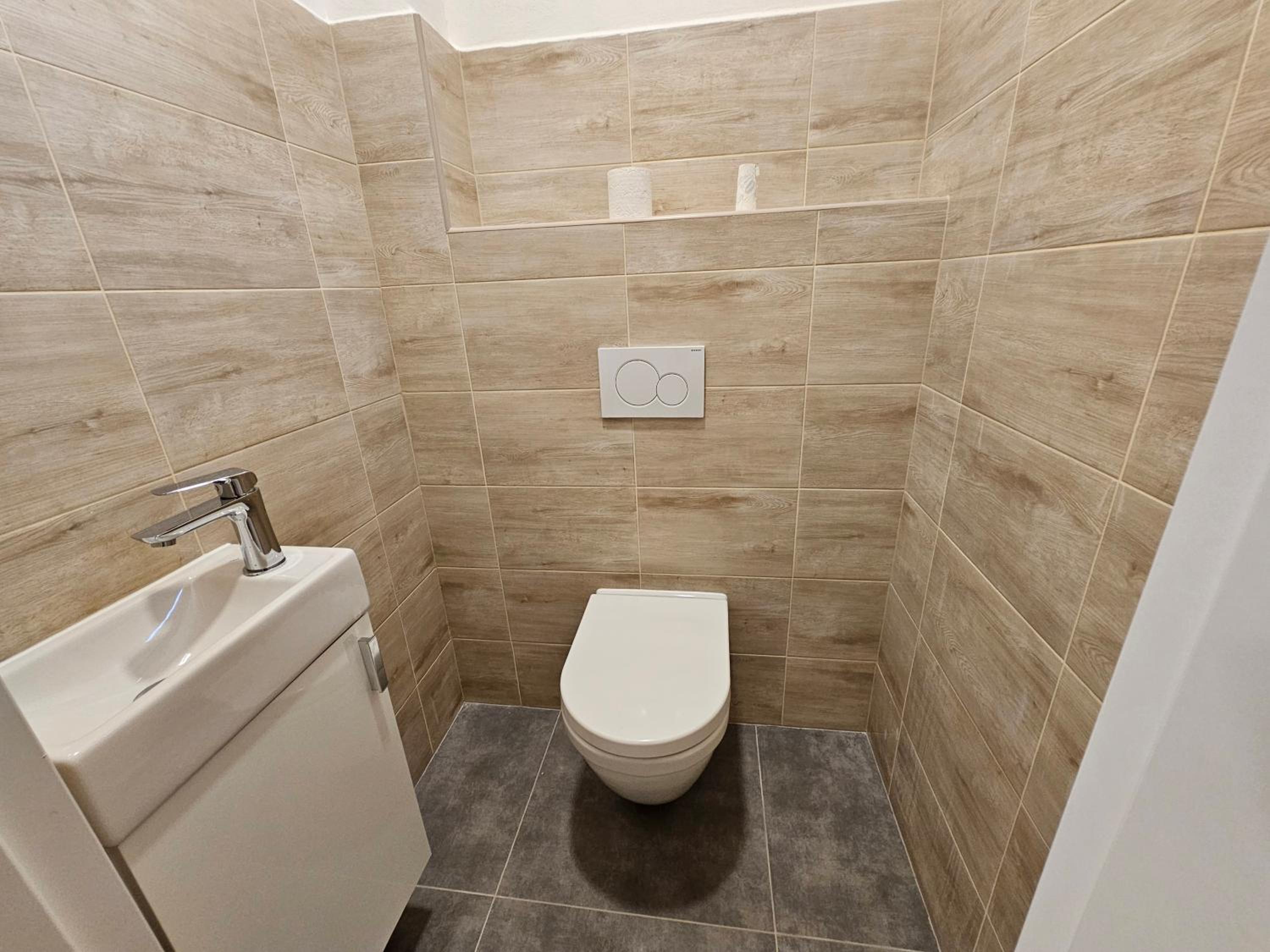 Dům se dvěma byty, zahrada, Wi-Fi a parkování zdarma, klidná část Hradce Králové