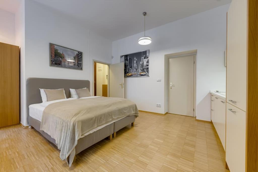 Deluxe suite in prime location