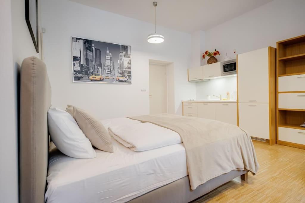 Deluxe suite in prime location