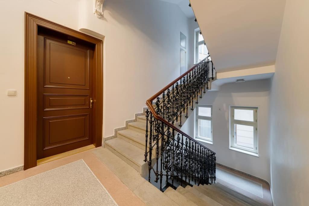 Deluxe suite in prime location