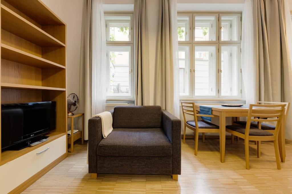 Deluxe suite in prime location