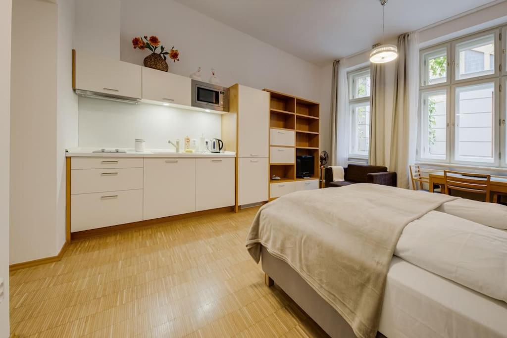 Deluxe suite in prime location