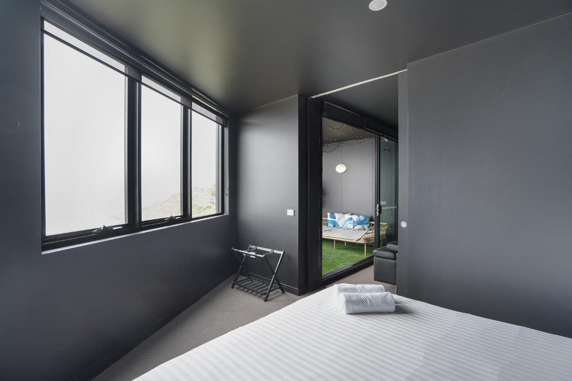 703 Luxury Ocean View Apartment