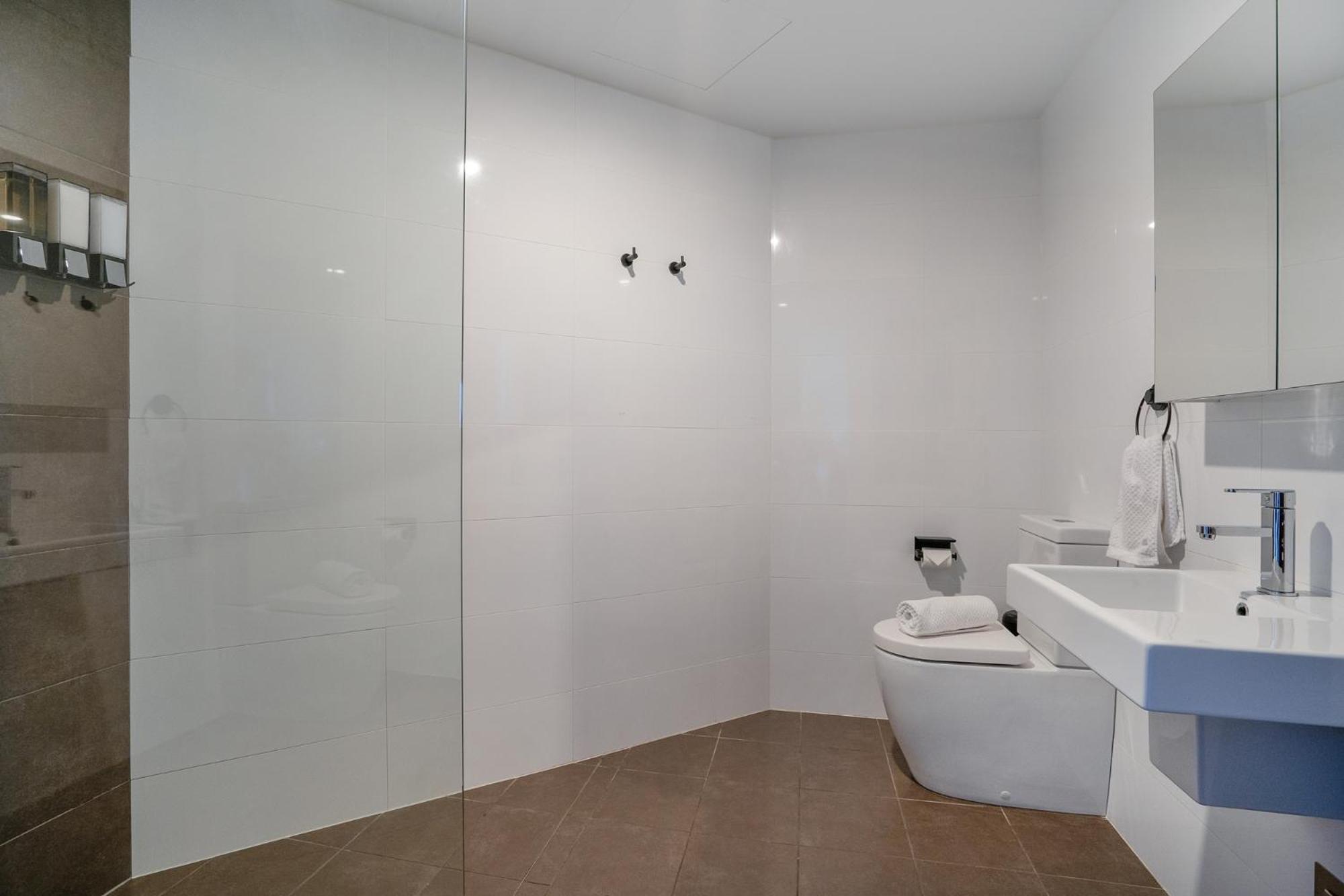 703 Luxury Ocean View Apartment
