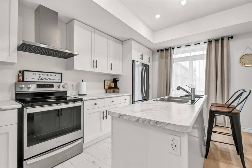 Kitchener Vacations - Modern Two story Town home - Property Image 4