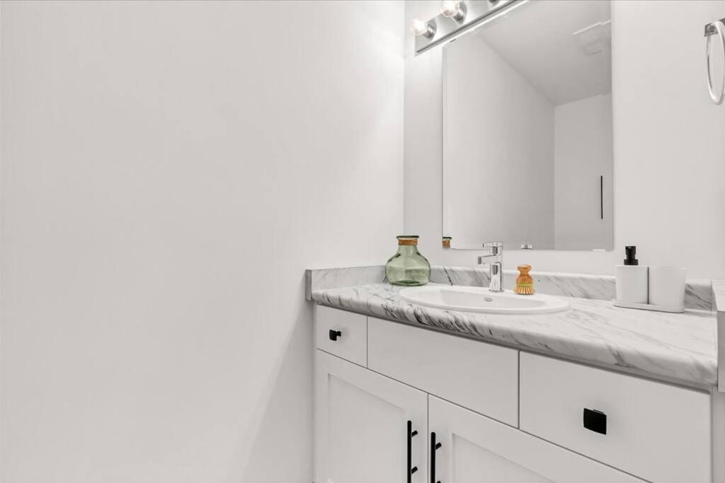 Kitchener Vacations - Modern Two story Town home - Property Image 13