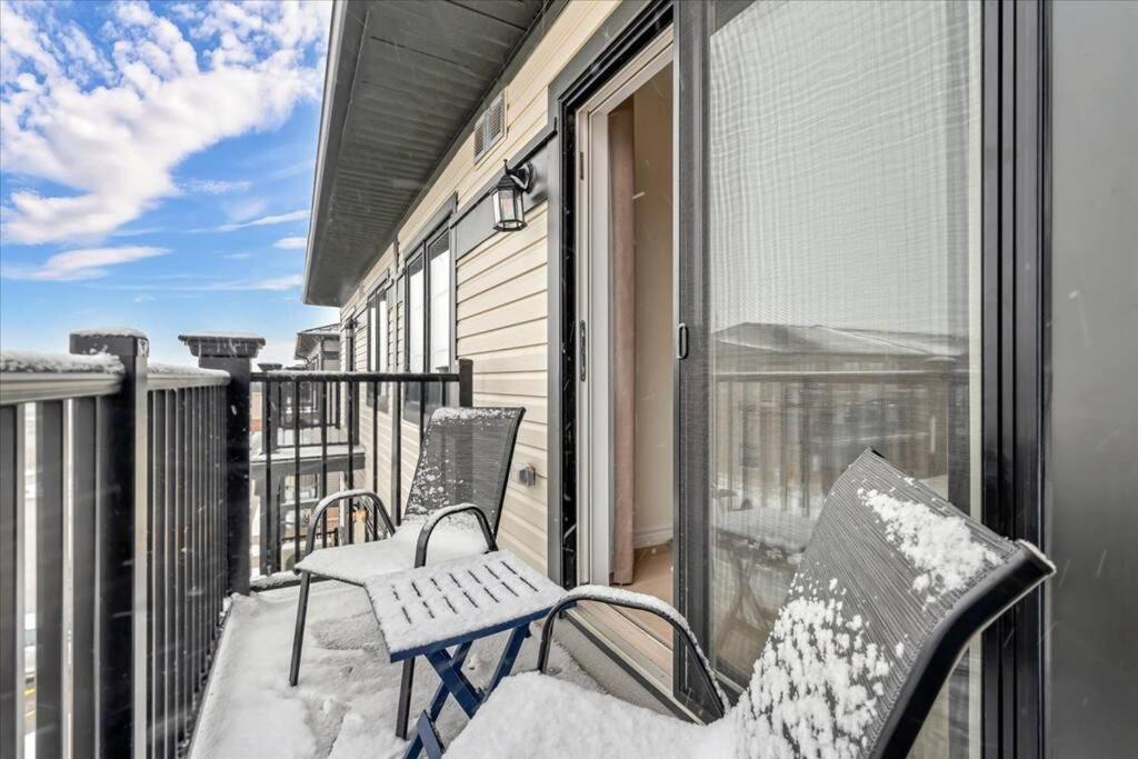 Kitchener Vacations - Modern Two story Town home - Property Image 1