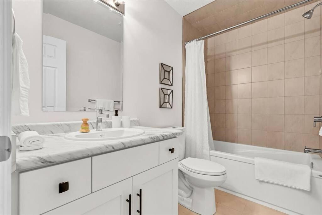 Kitchener Vacations - Modern Two story Town home - Property Image 8