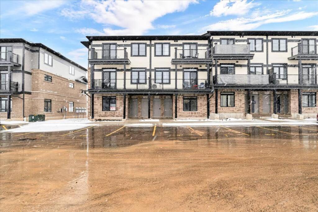 Kitchener Vacations - Modern Two story Town home - Property Image 7