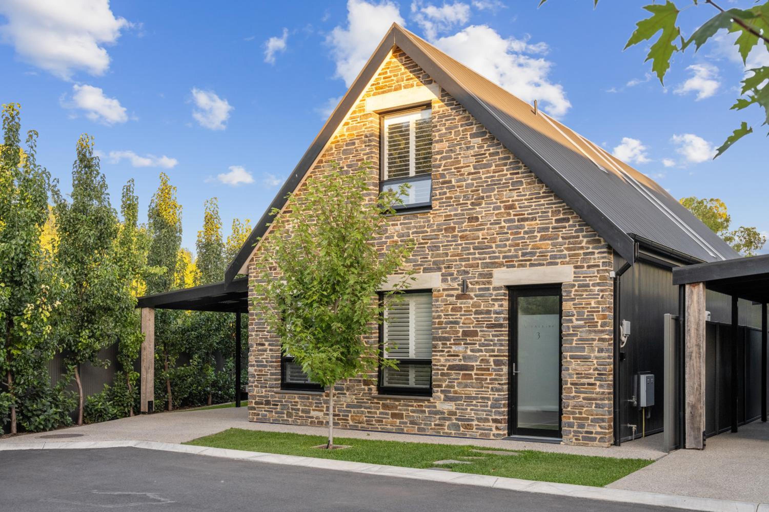 Vale 194 - Luxury Accommodation in McLaren Vale - 5 holiday homes with king size beds
