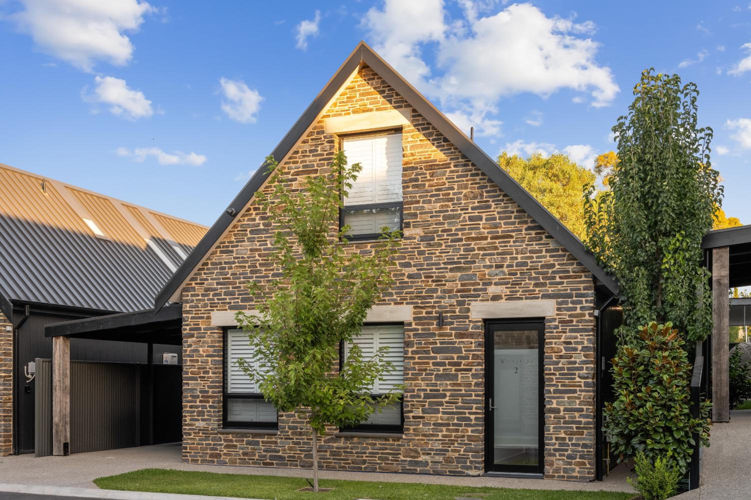 Vale 194 - Luxury Accommodation in McLaren Vale - 5 holiday homes with king size beds