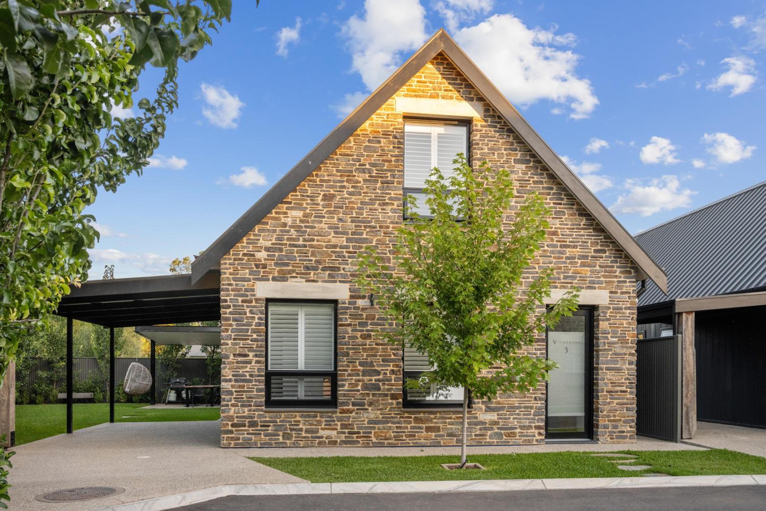 Vale 194 - Luxury Accommodation in McLaren Vale - 5 holiday homes with king size beds