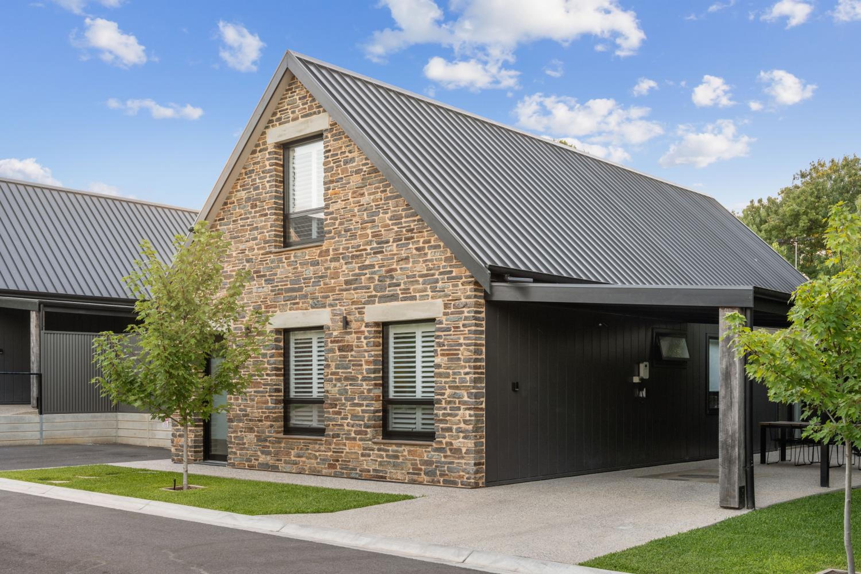 Vale 194 - Luxury Accommodation in McLaren Vale - 5 holiday homes with king size beds