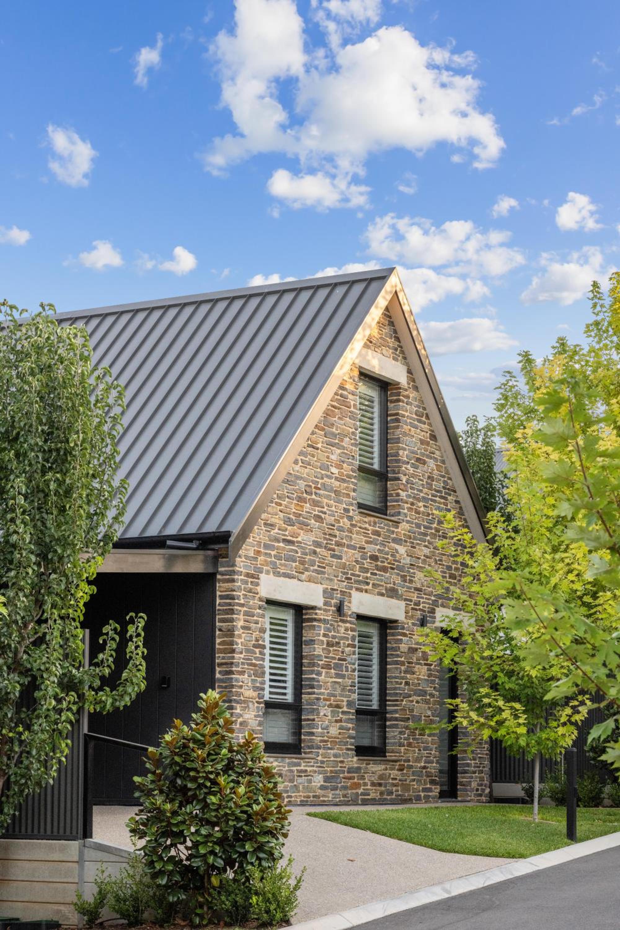 Vale 194 - Luxury Accommodation in McLaren Vale - 5 holiday homes with king size beds