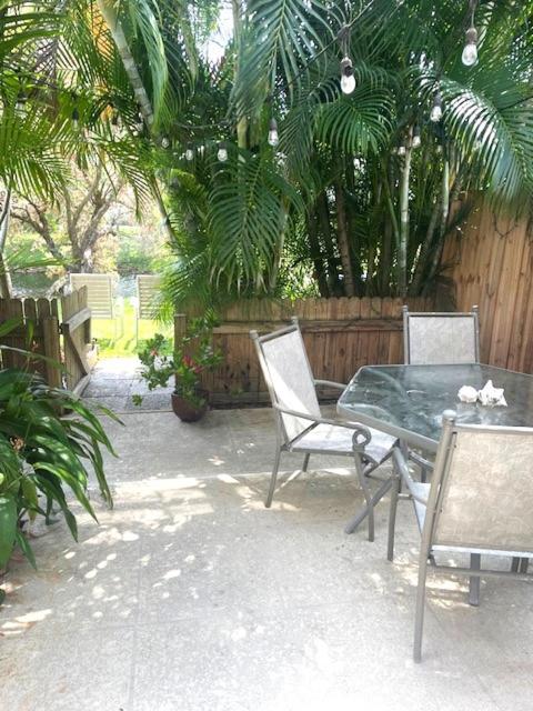 Coastal Townhome in Jupiter 1 mile to beach!