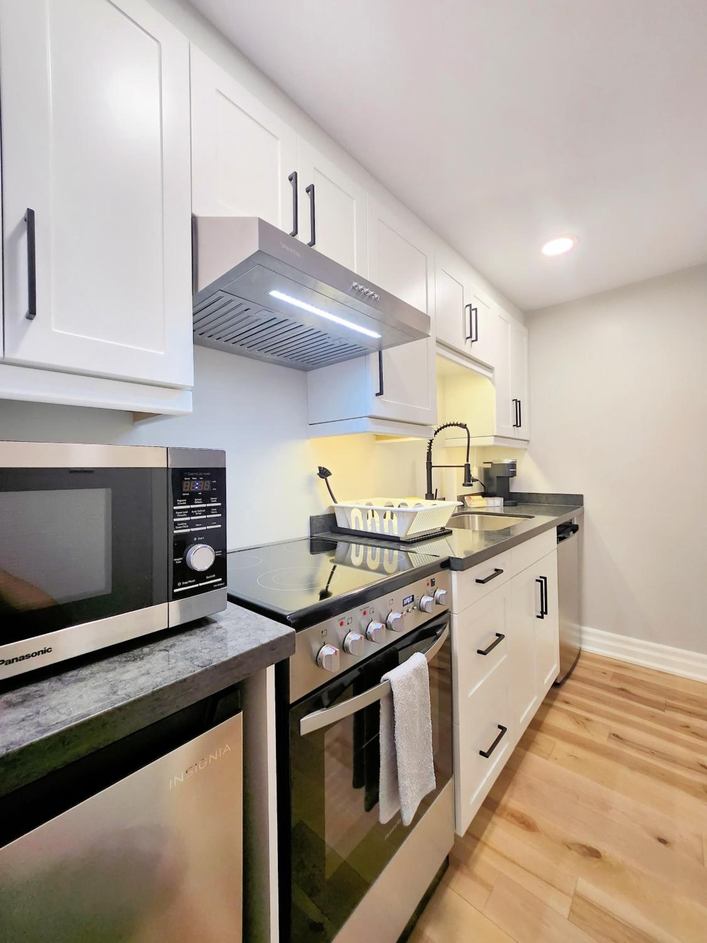 The Serene Haven Modern 2 Queen Bed Full Apartment