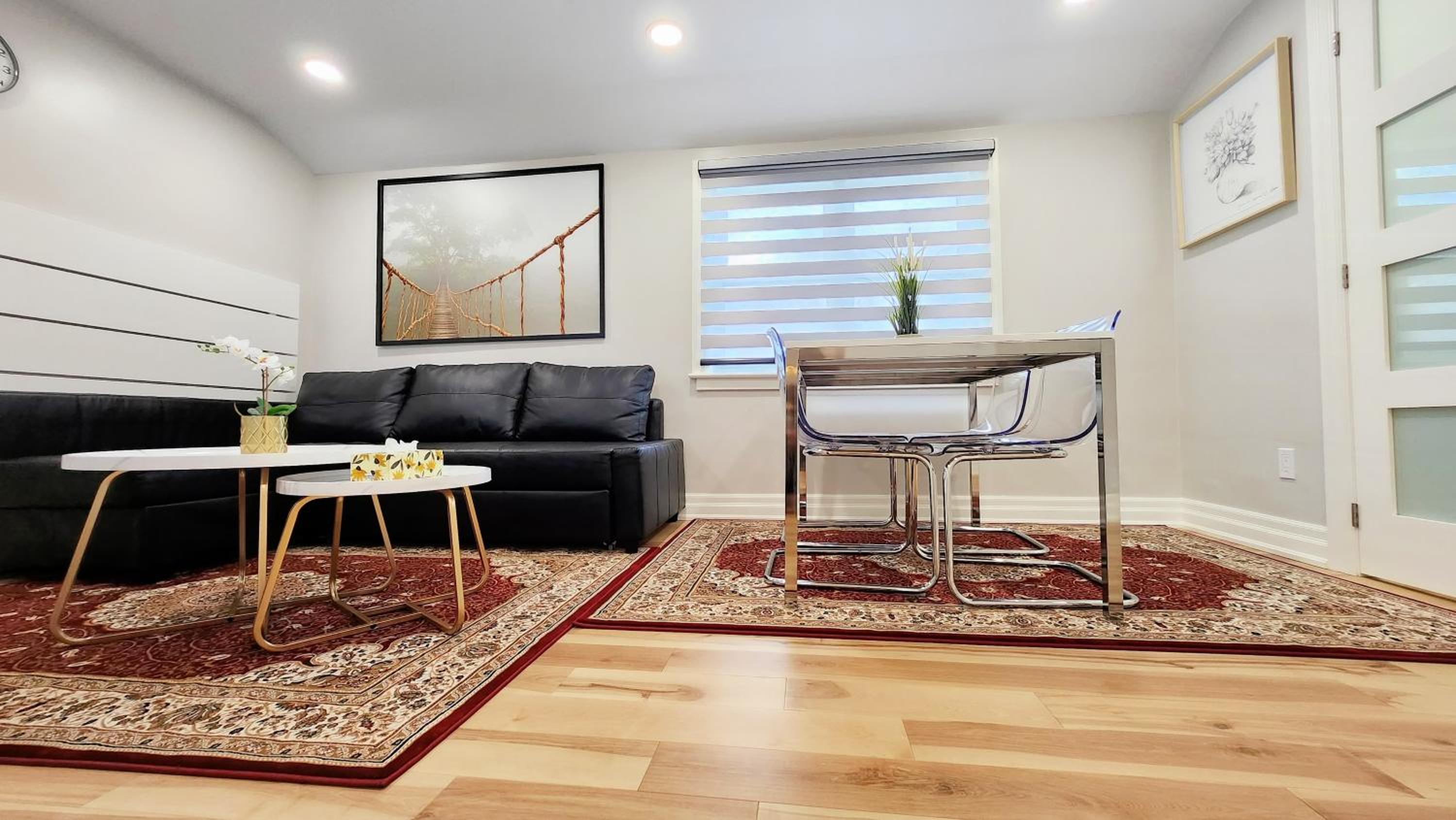 The Serene Haven Modern 2 Queen Bed Full Apartment