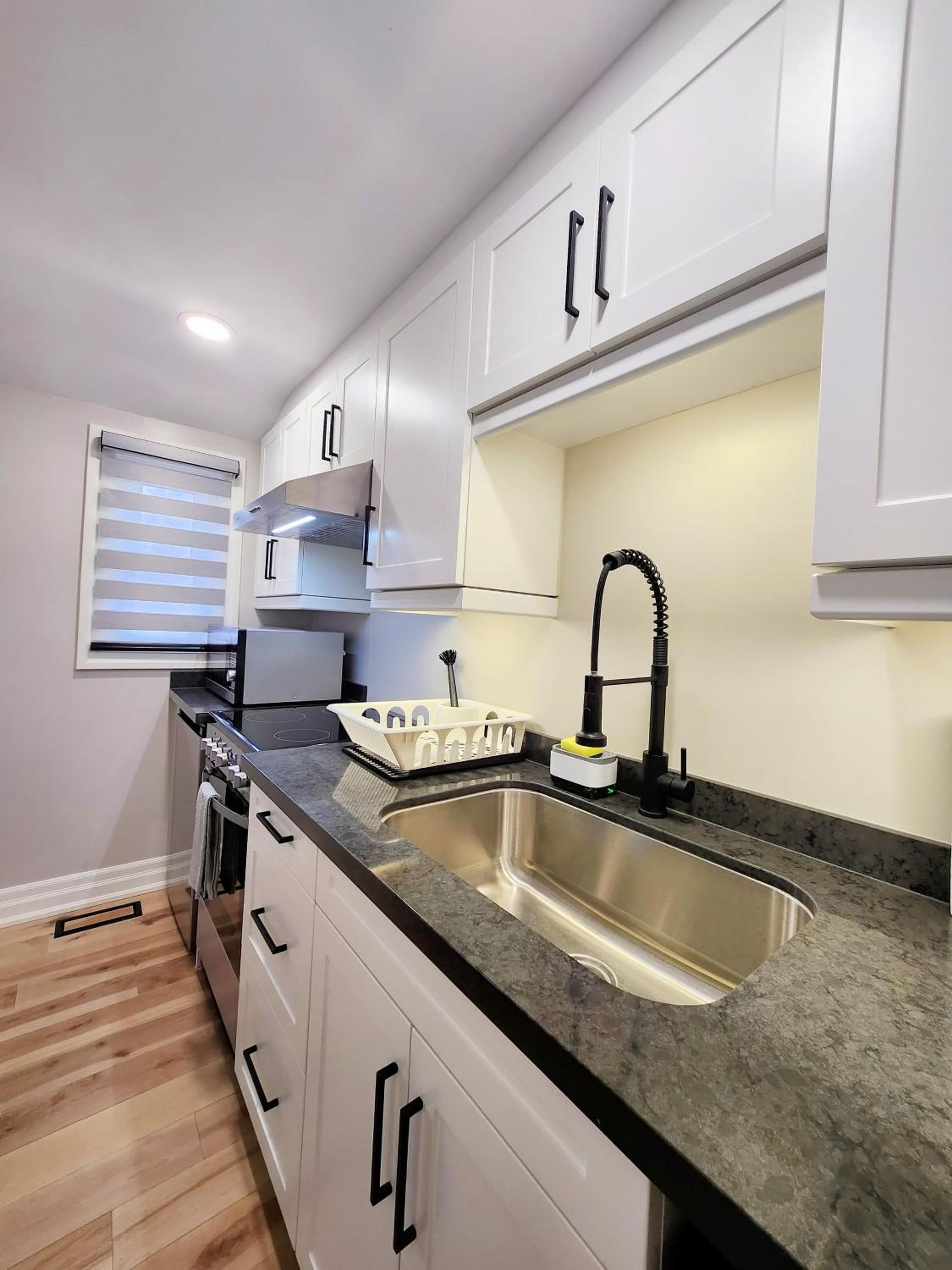 The Serene Haven Modern 2 Queen Bed Full Apartment