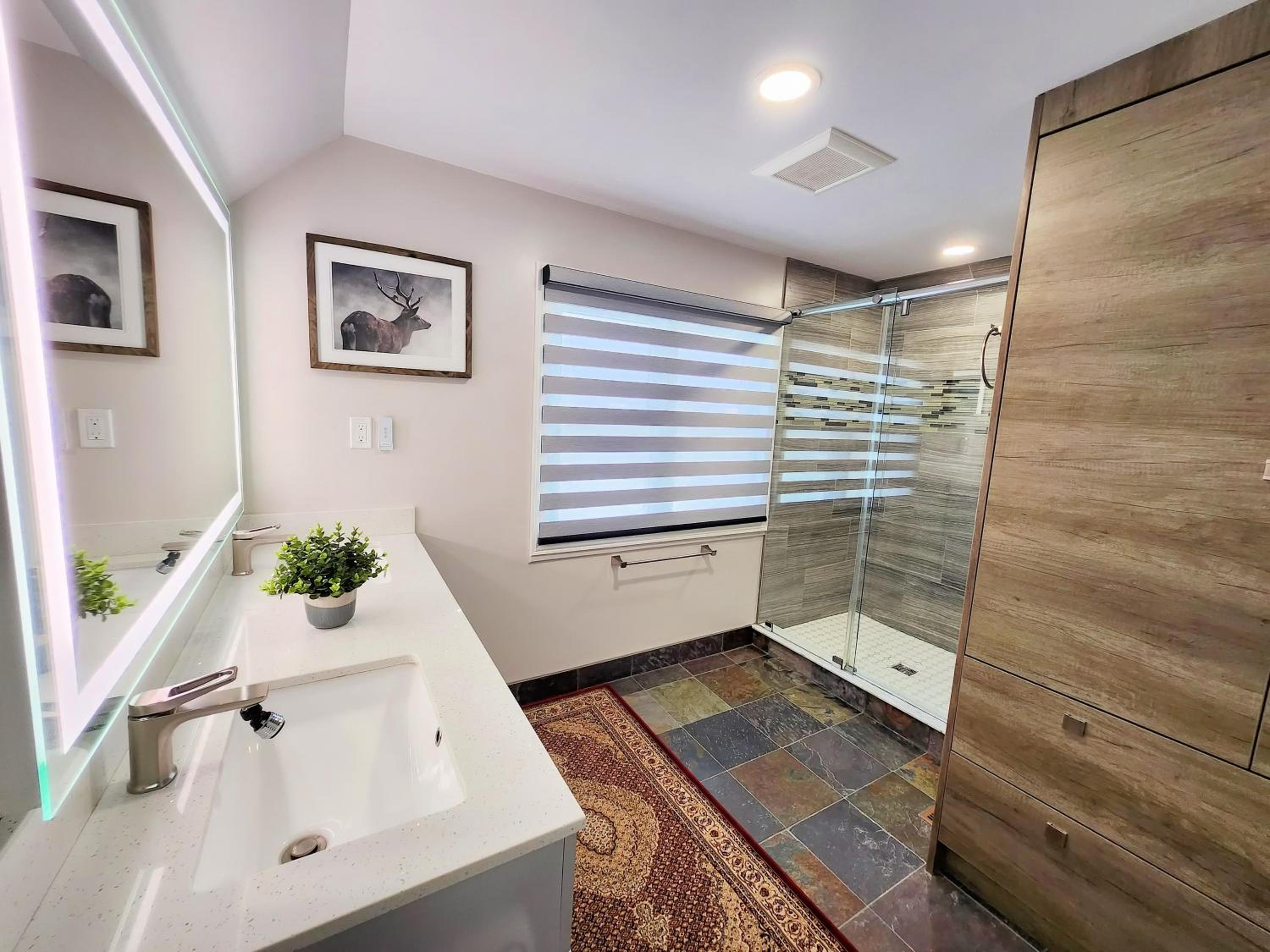The Serene Haven Modern 2 Queen Bed Full Apartment