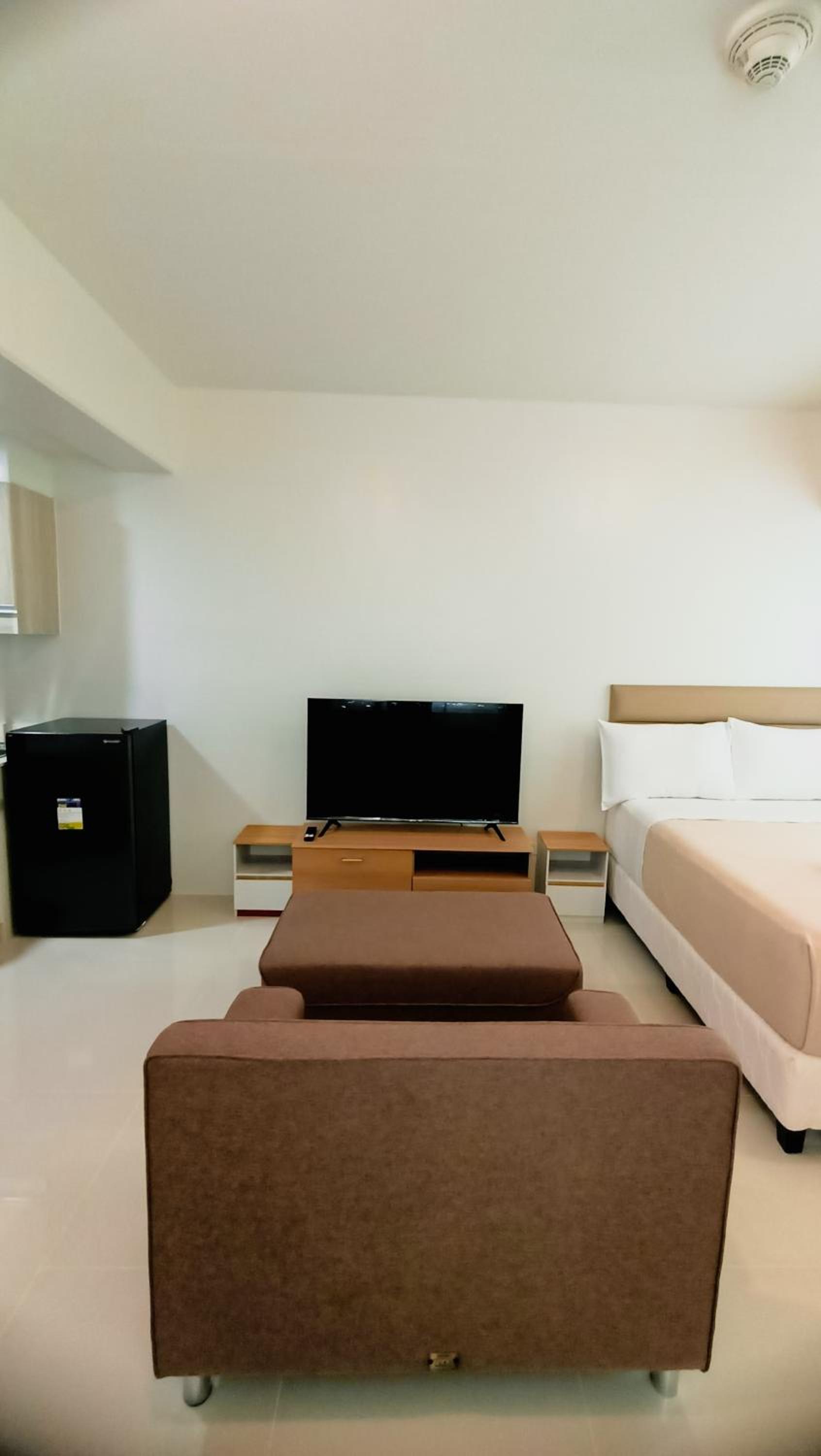 Mabolo Taft East Gate view 3