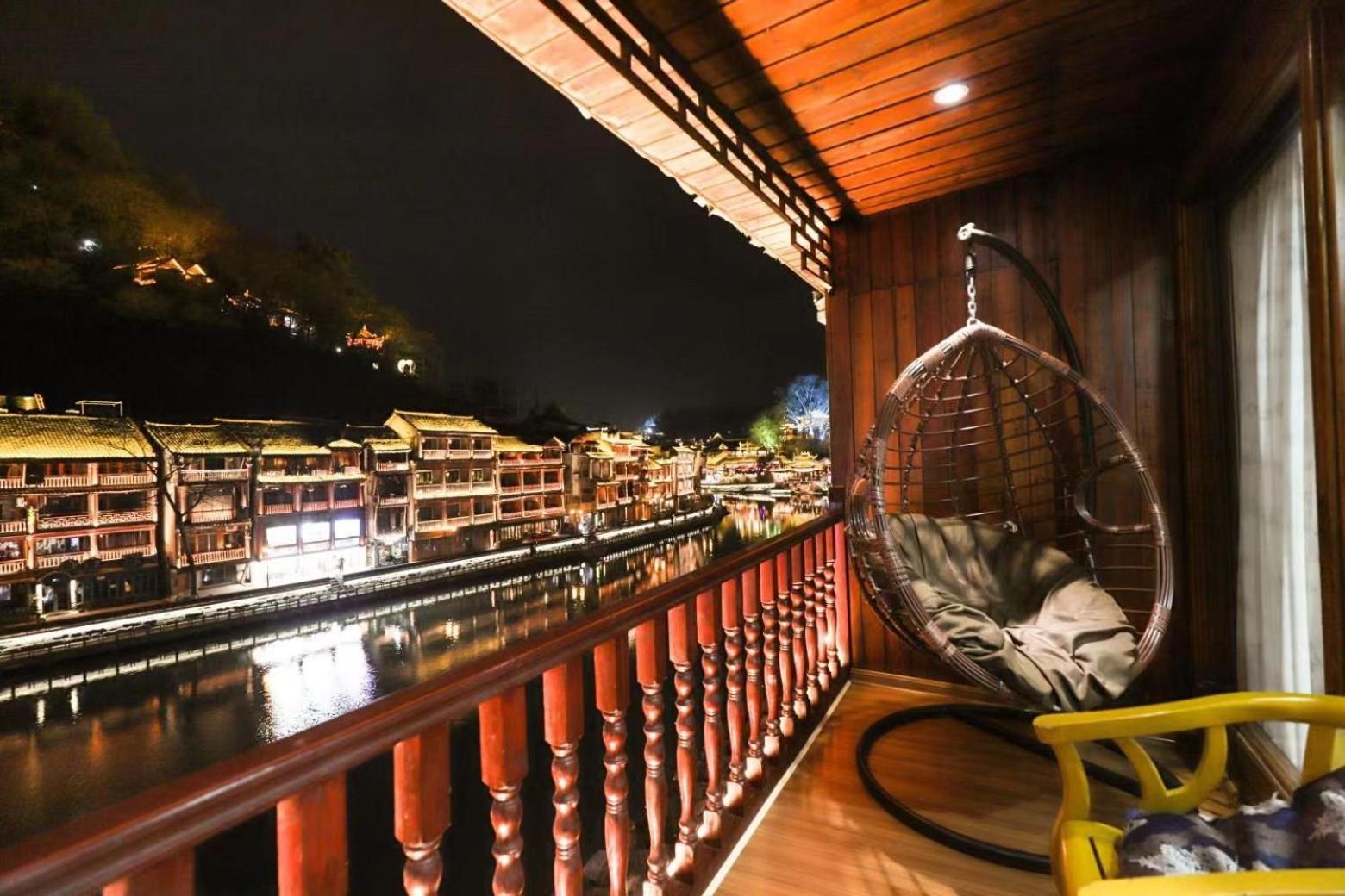 Fenghuang Ancient Town Lazy Cat Riverside Inn