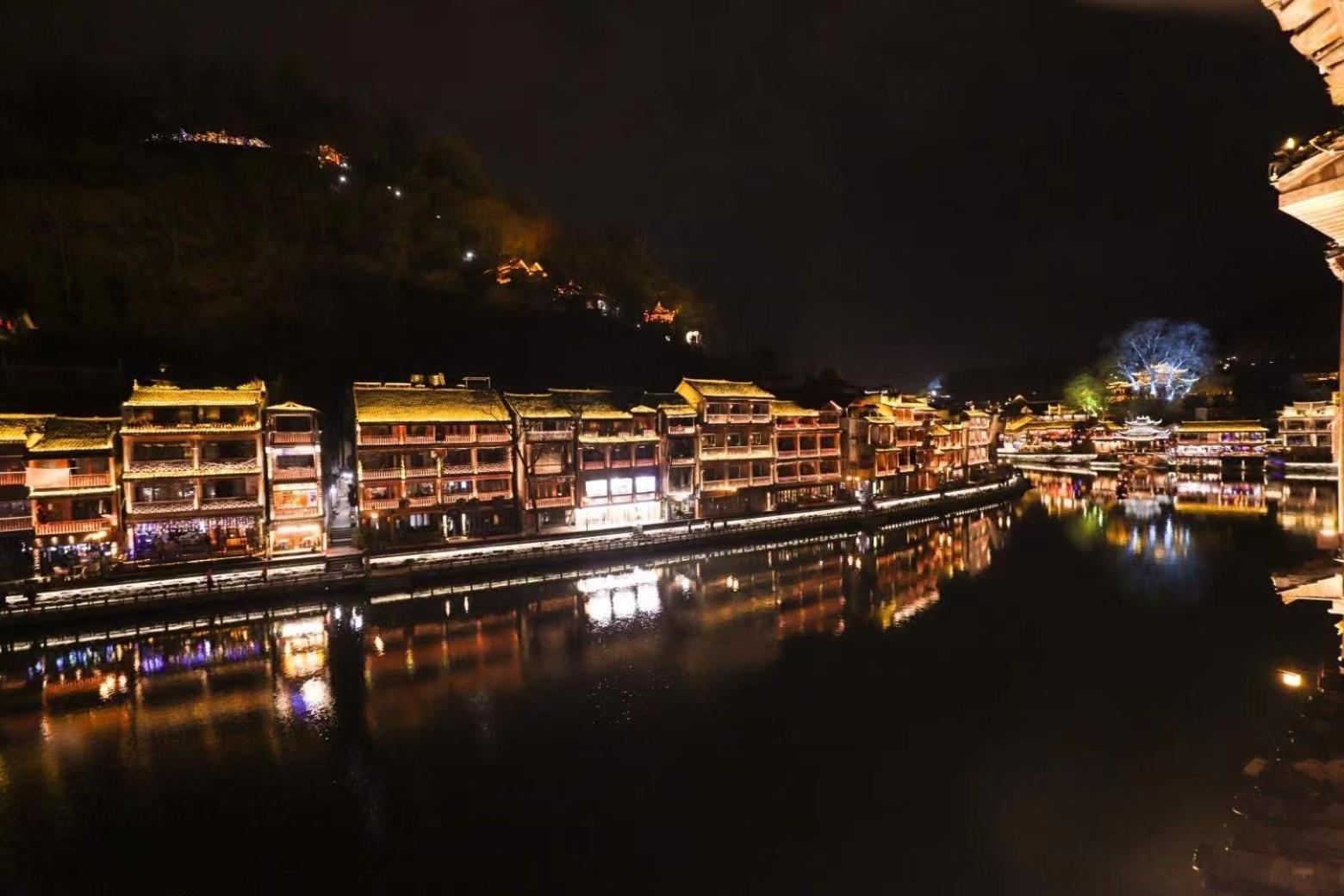 Fenghuang Ancient Town Lazy Cat Riverside Inn