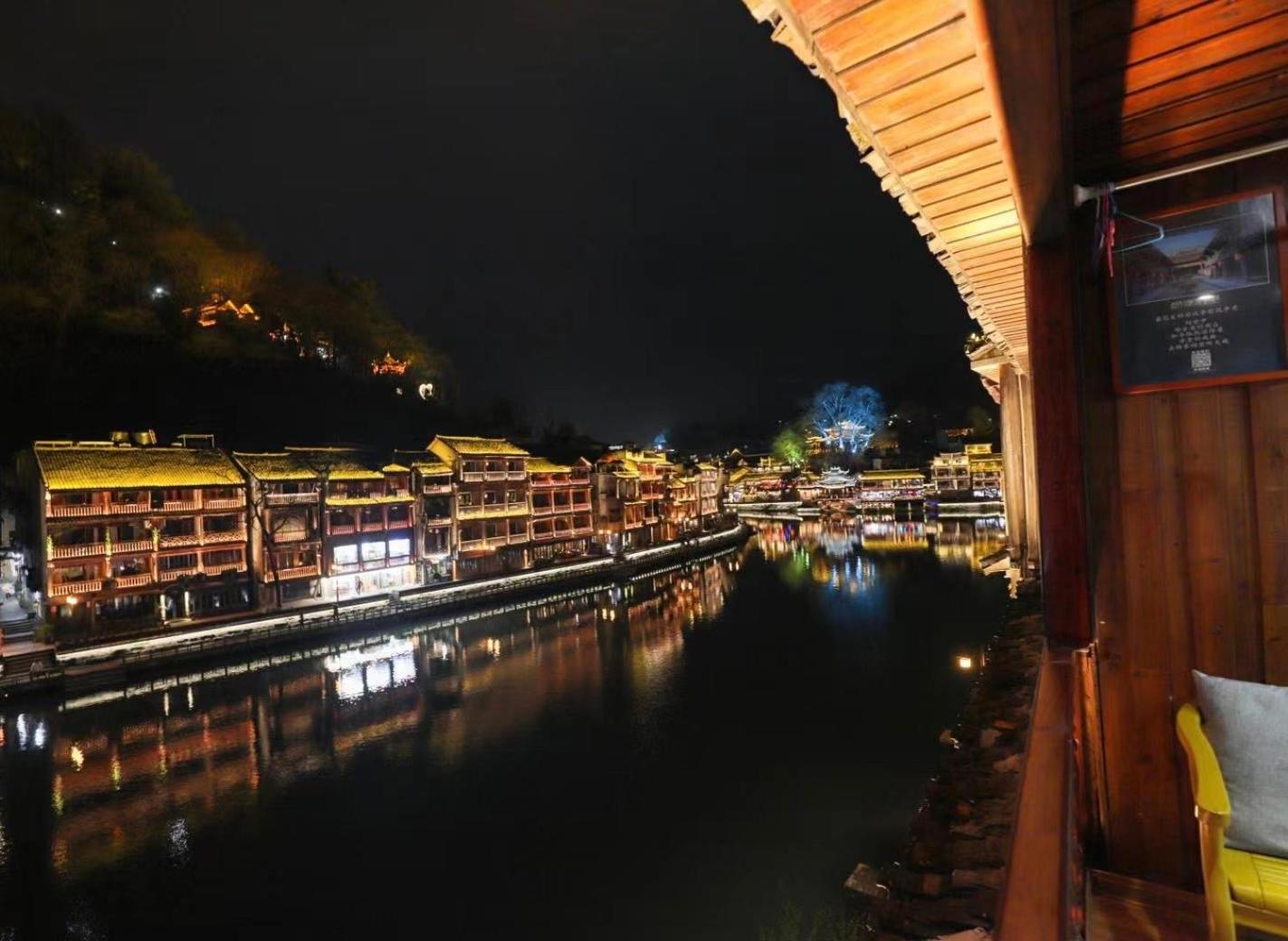 Fenghuang Ancient Town Lazy Cat Riverside Inn