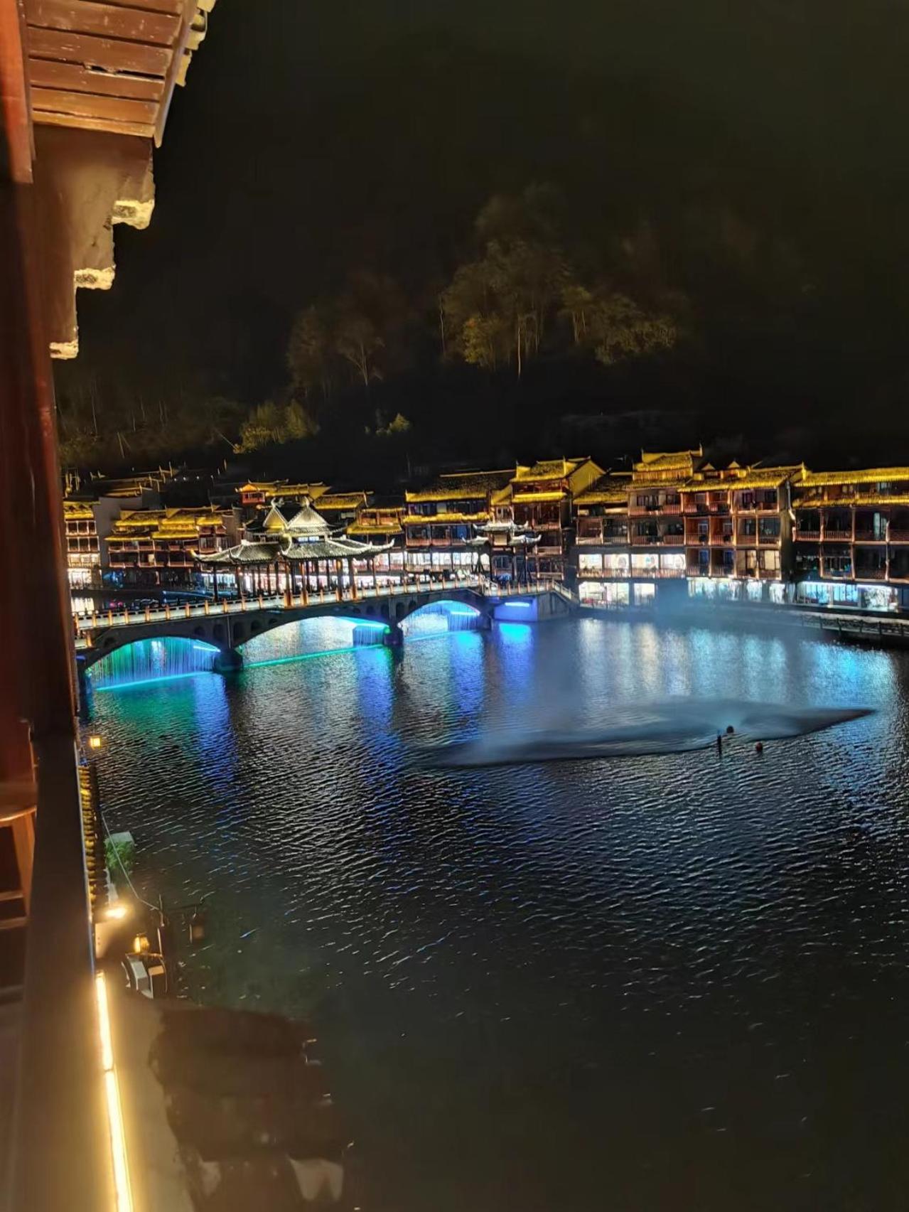 Fenghuang Ancient Town Lazy Cat Riverside Inn