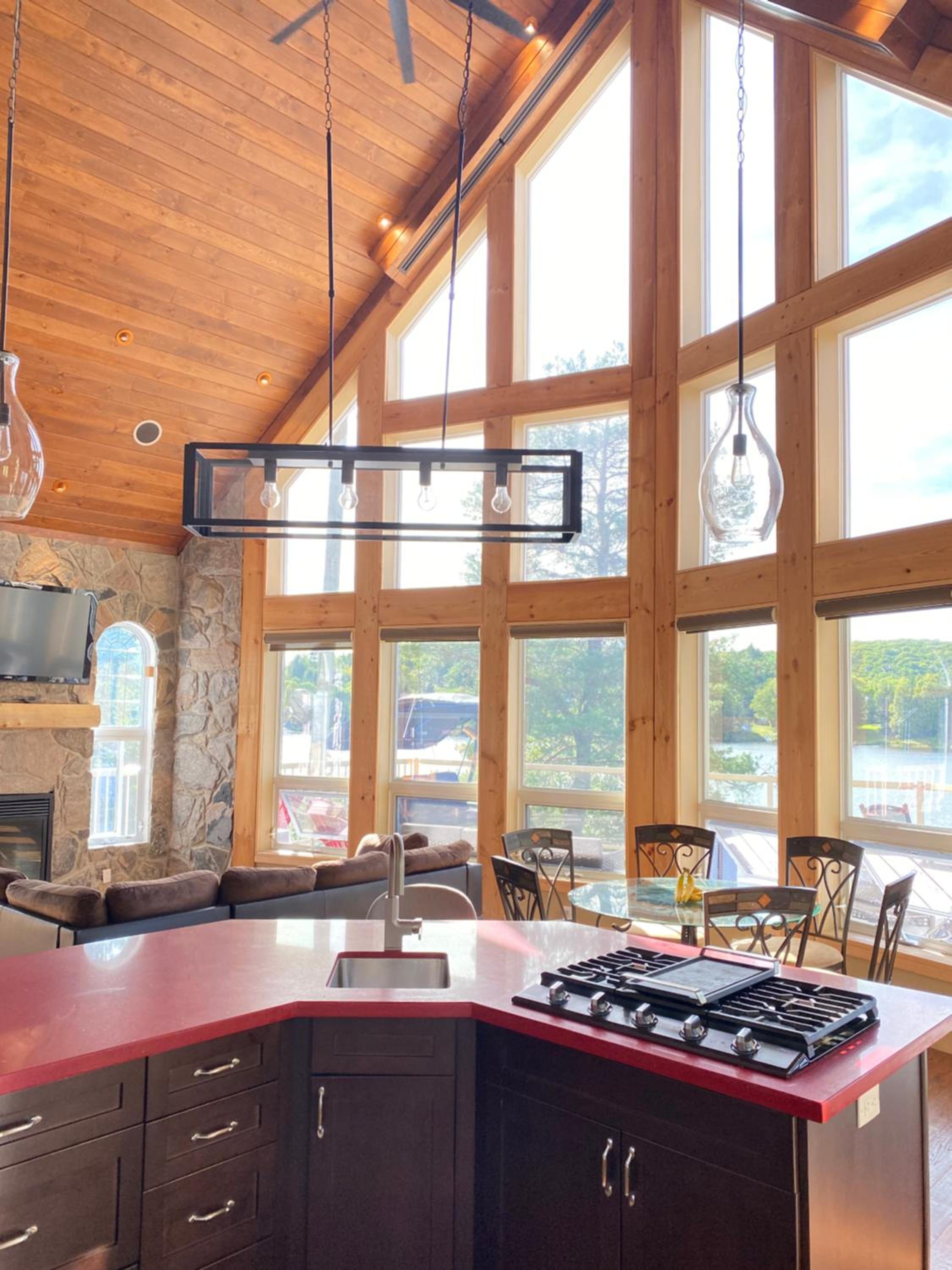 Luxury Lakeview Dream Cottage with Hot Tub