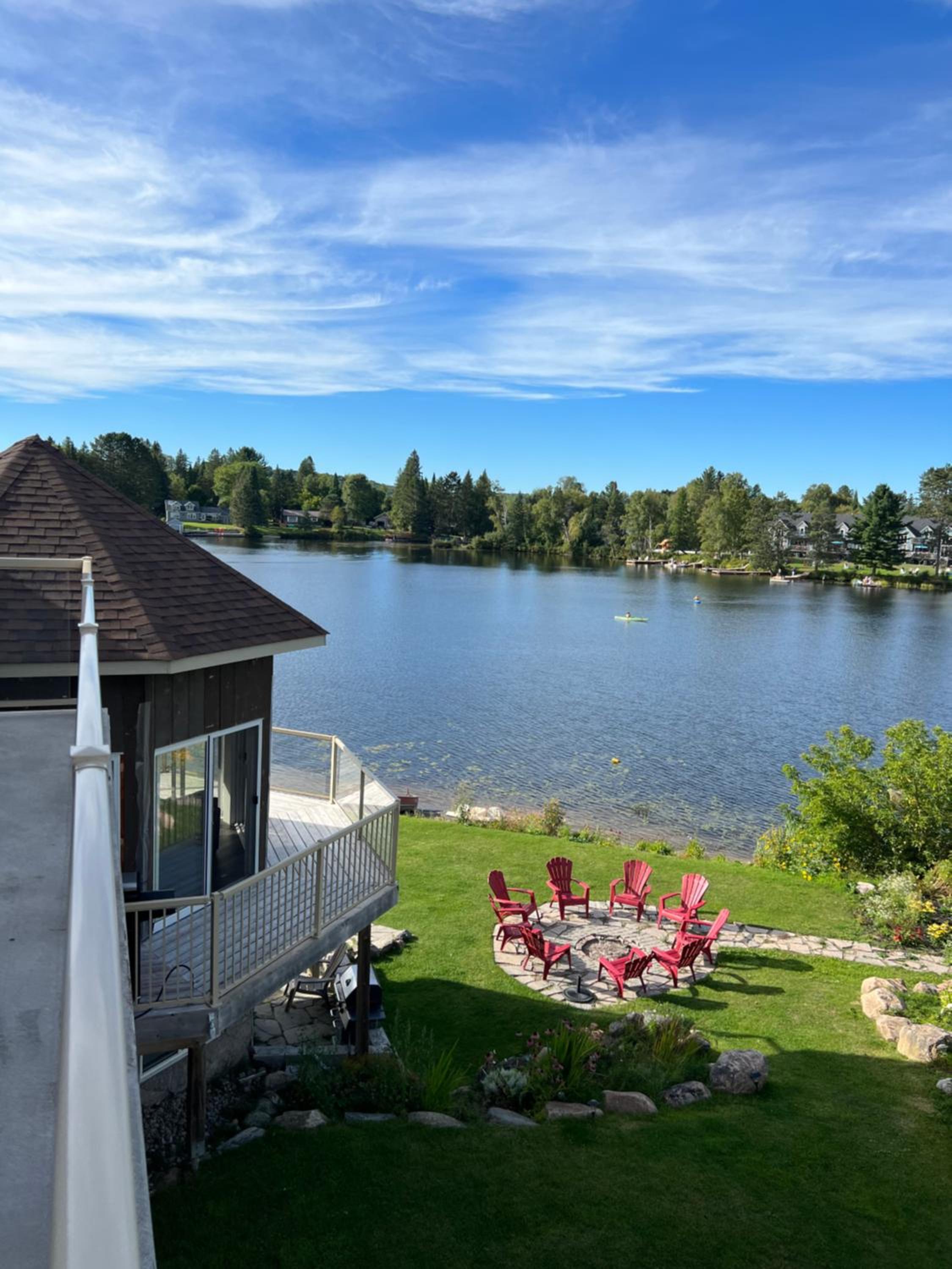 Luxury Lakeview Dream Cottage with Hot Tub